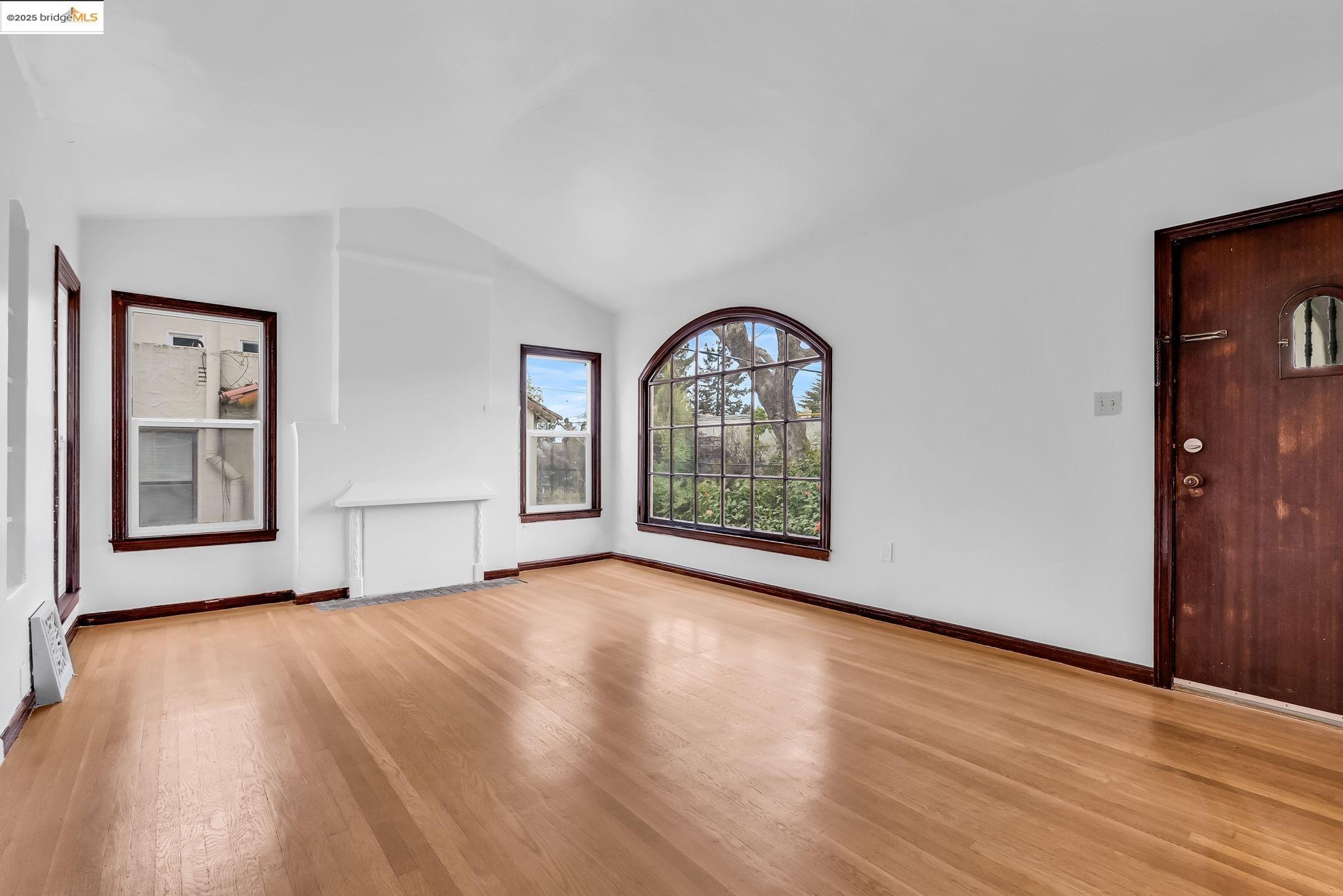 Detail Gallery Image 6 of 60 For 2340 Virginia St, Berkeley,  CA 94709 - – Beds | – Baths
