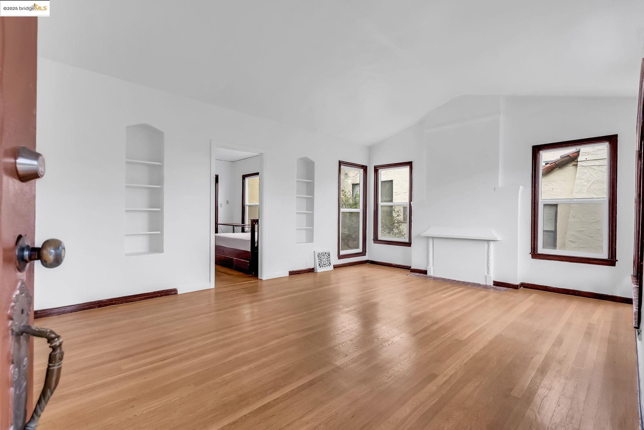 Detail Gallery Image 7 of 60 For 2340 Virginia St, Berkeley,  CA 94709 - – Beds | – Baths