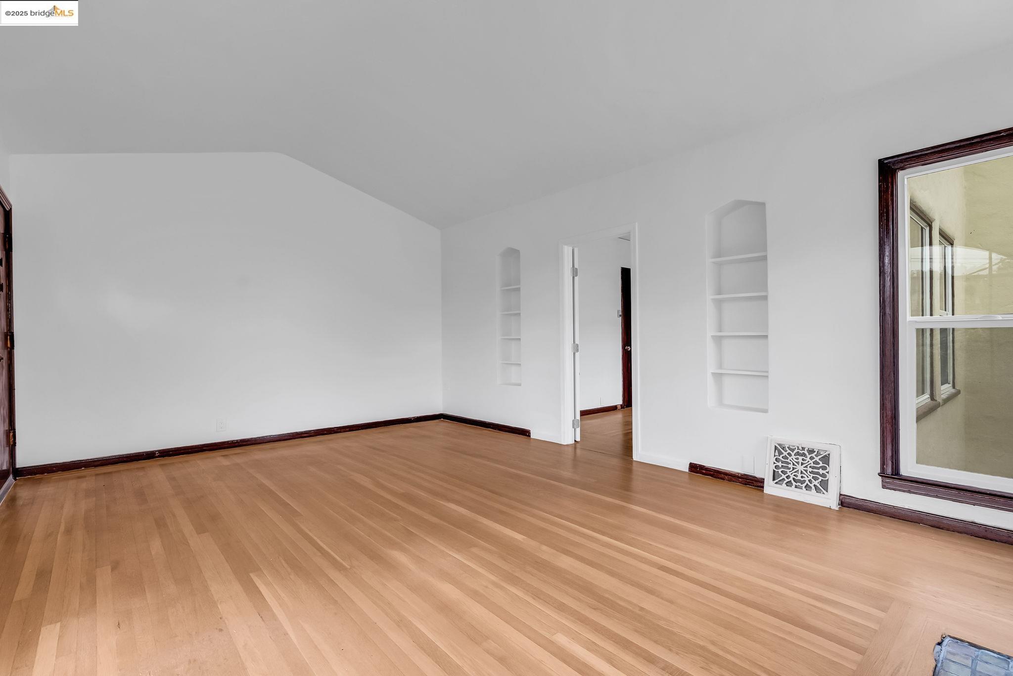 Detail Gallery Image 9 of 60 For 2340 Virginia St, Berkeley,  CA 94709 - – Beds | – Baths
