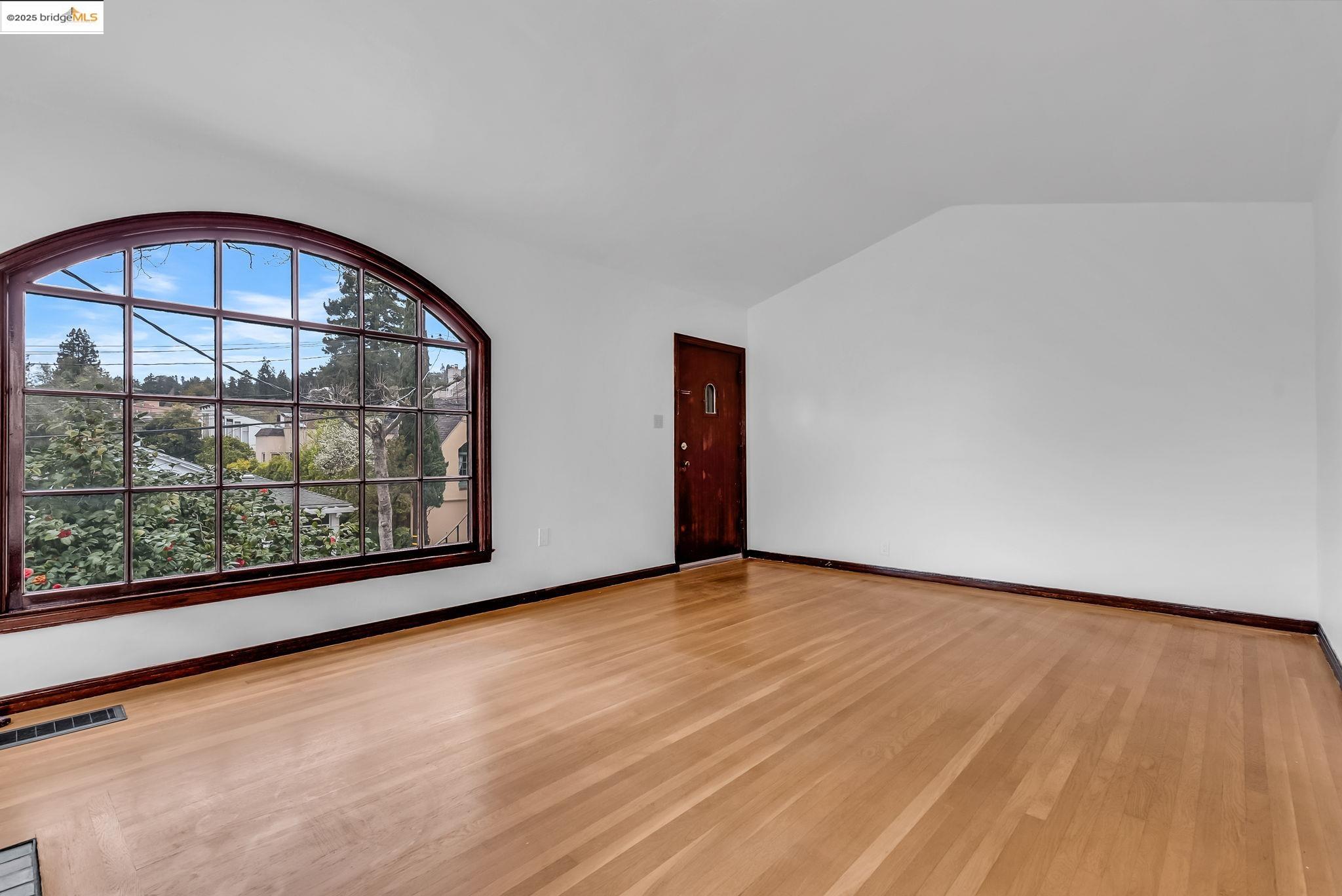 Detail Gallery Image 10 of 60 For 2340 Virginia St, Berkeley,  CA 94709 - – Beds | – Baths