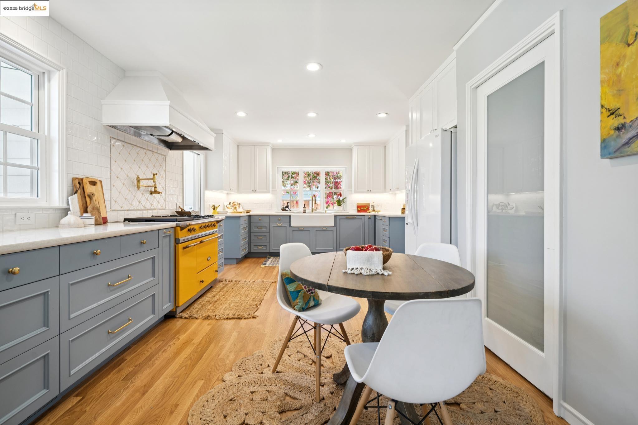 Detail Gallery Image 14 of 52 For 1096 Glen Dr, San Leandro,  CA 94577 - 4 Beds | 2/1 Baths
