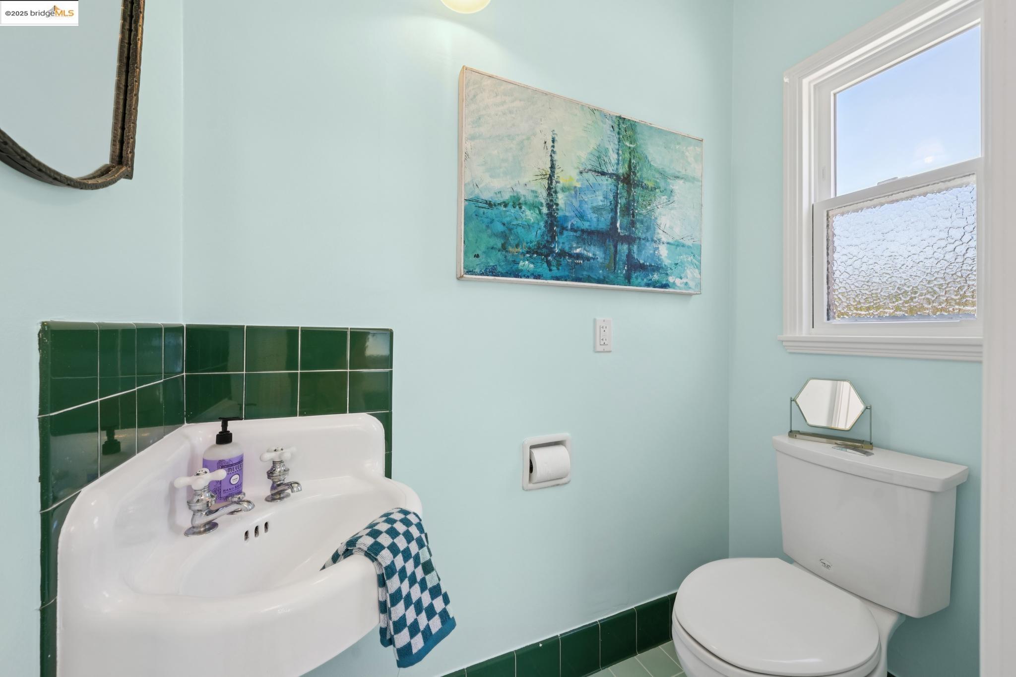 Detail Gallery Image 16 of 52 For 1096 Glen Dr, San Leandro,  CA 94577 - 4 Beds | 2/1 Baths