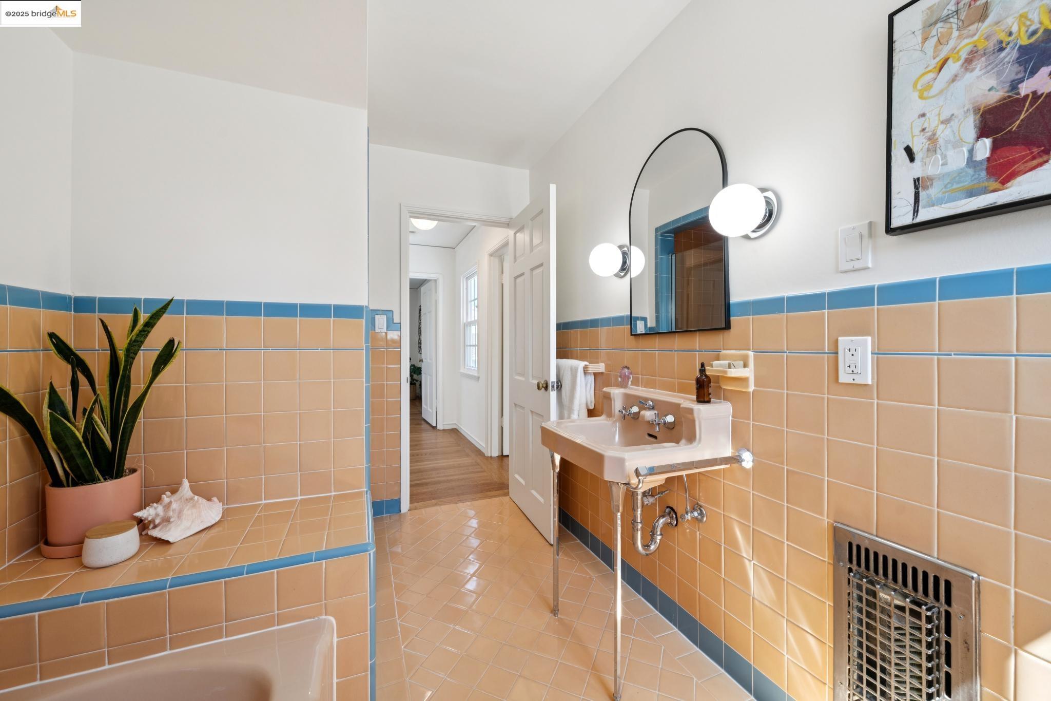 Detail Gallery Image 21 of 52 For 1096 Glen Dr, San Leandro,  CA 94577 - 4 Beds | 2/1 Baths