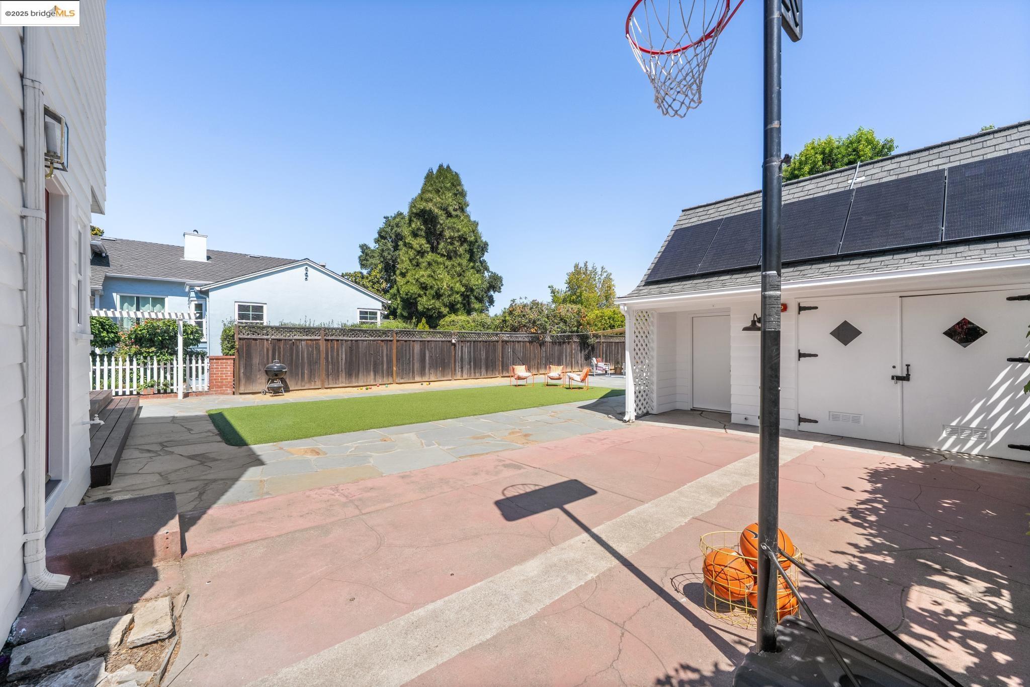Detail Gallery Image 26 of 52 For 1096 Glen Dr, San Leandro,  CA 94577 - 4 Beds | 2/1 Baths