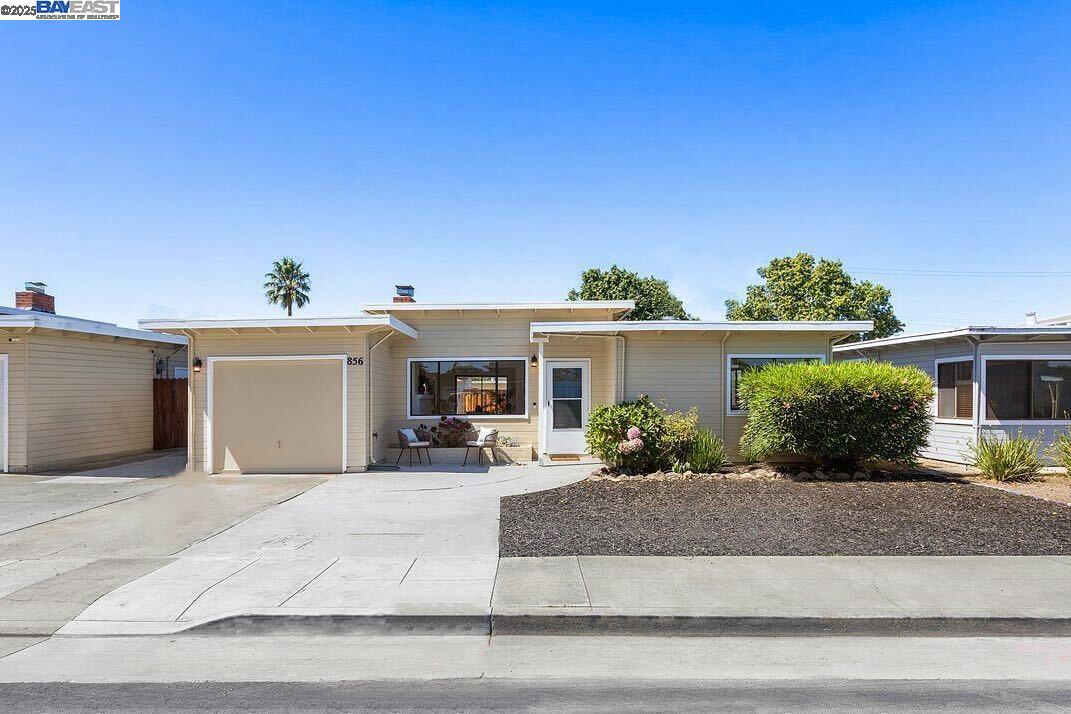 Detail Gallery Image 2 of 44 For 856 Rand St, San Mateo,  CA 94401 - 4 Beds | 2 Baths