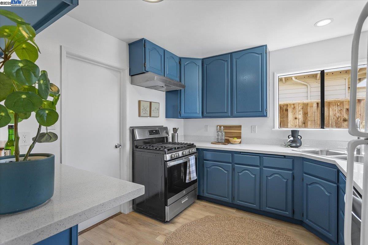 Detail Gallery Image 14 of 44 For 856 Rand St, San Mateo,  CA 94401 - 4 Beds | 2 Baths