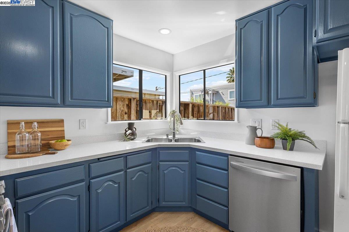 Detail Gallery Image 15 of 44 For 856 Rand St, San Mateo,  CA 94401 - 4 Beds | 2 Baths