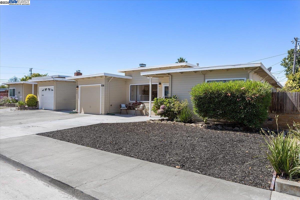 Detail Gallery Image 3 of 44 For 856 Rand St, San Mateo,  CA 94401 - 4 Beds | 2 Baths