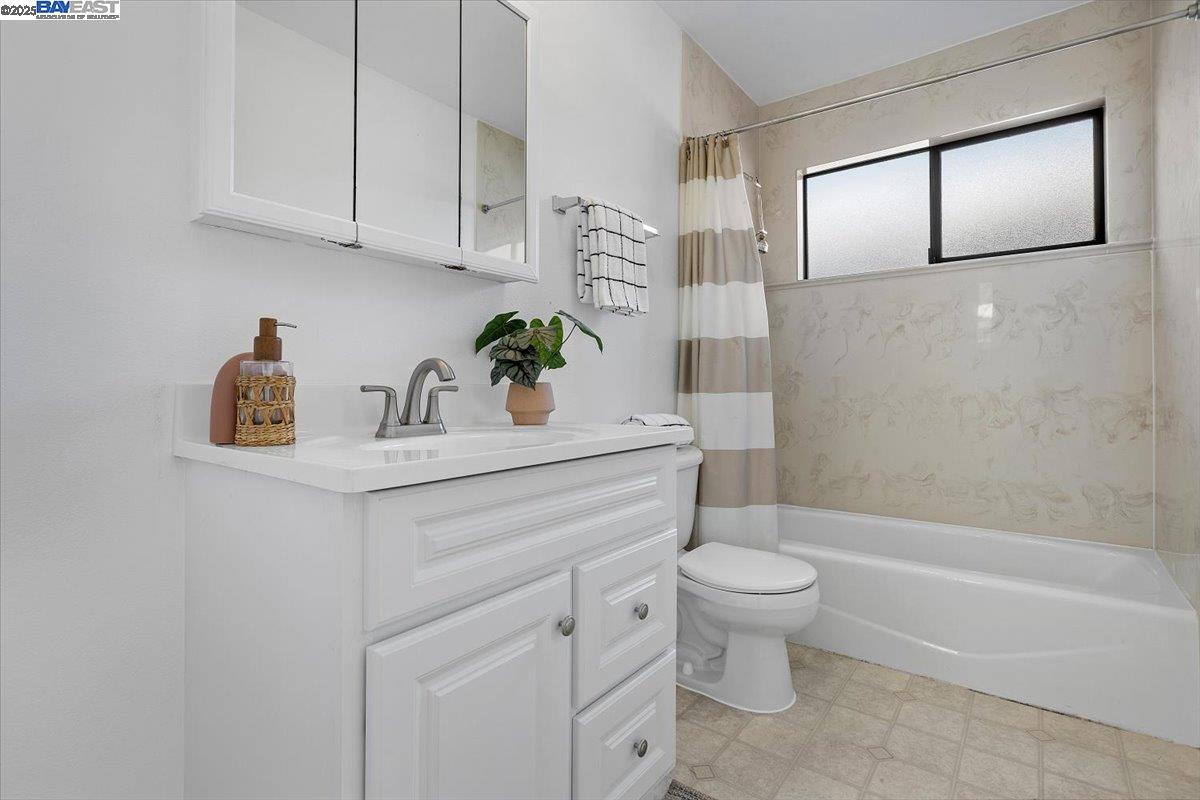 Detail Gallery Image 24 of 44 For 856 Rand St, San Mateo,  CA 94401 - 4 Beds | 2 Baths