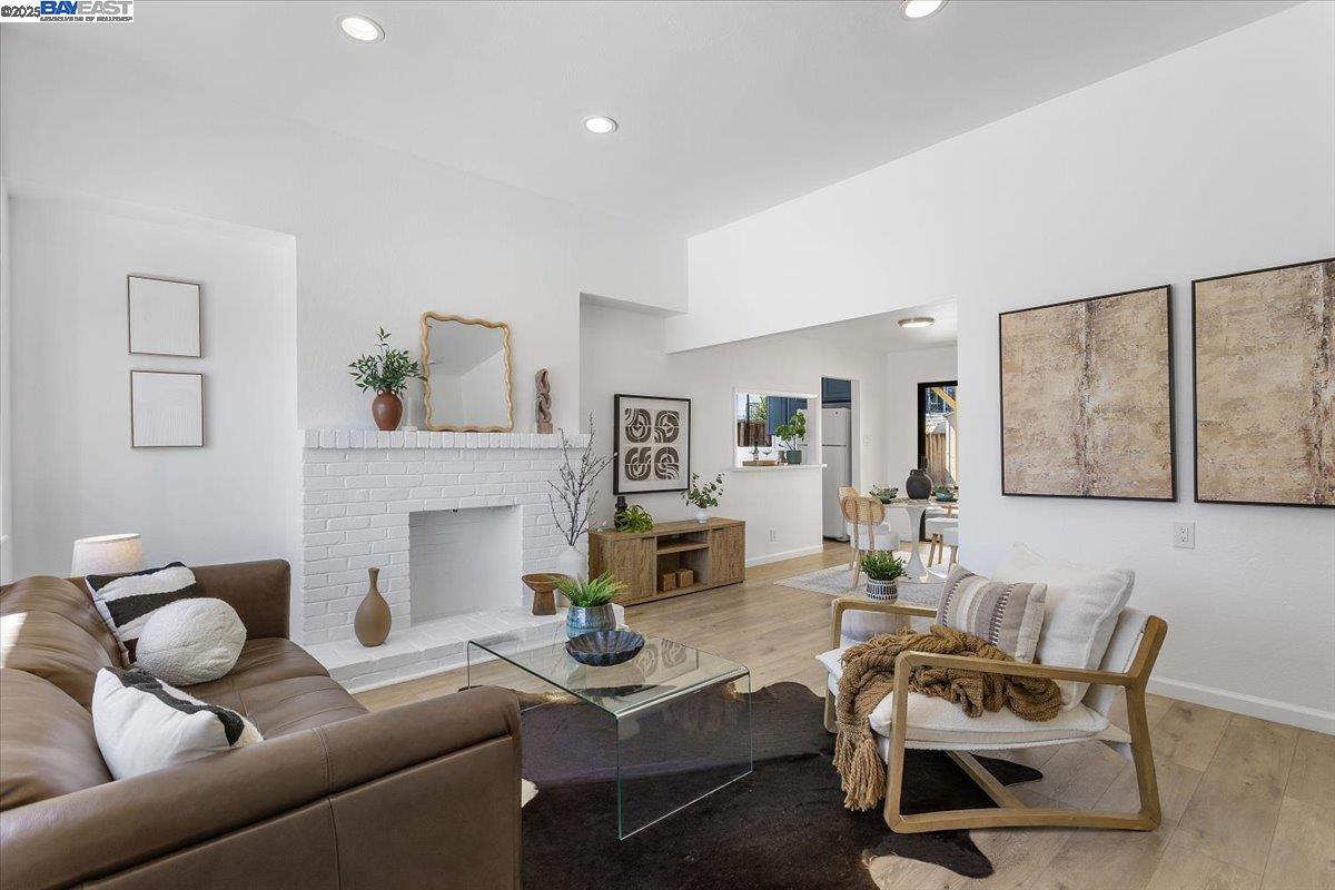 Detail Gallery Image 5 of 44 For 856 Rand St, San Mateo,  CA 94401 - 4 Beds | 2 Baths