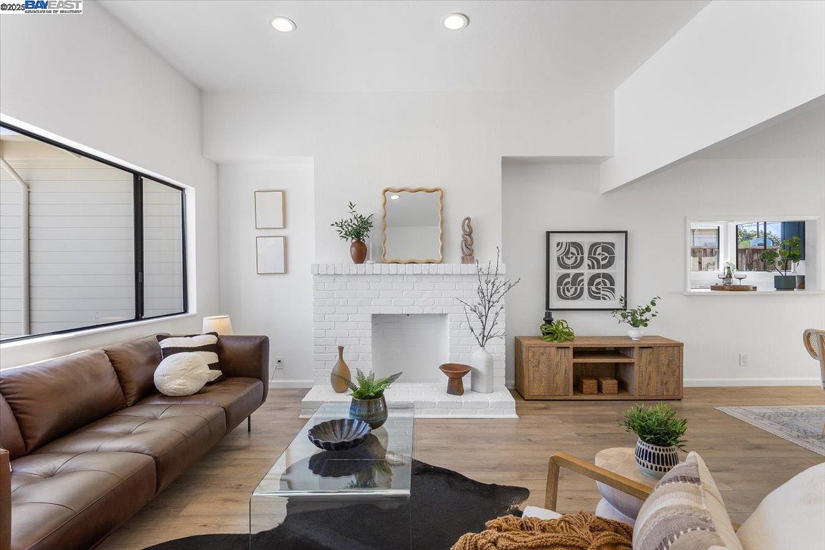 Detail Gallery Image 6 of 44 For 856 Rand St, San Mateo,  CA 94401 - 4 Beds | 2 Baths