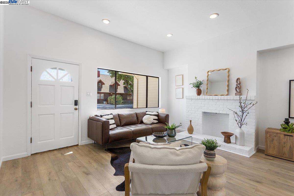Detail Gallery Image 7 of 44 For 856 Rand St, San Mateo,  CA 94401 - 4 Beds | 2 Baths