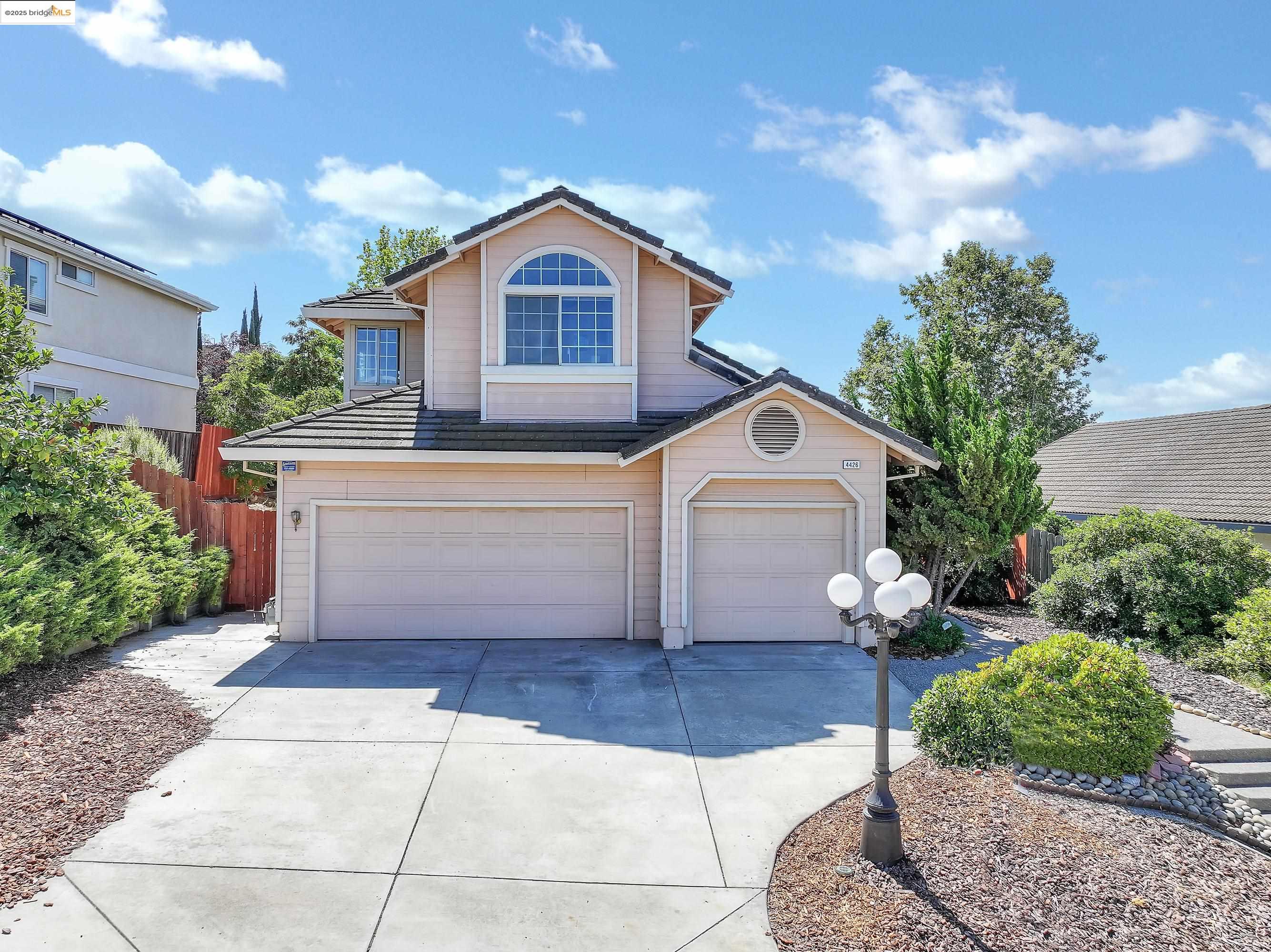 Detail Gallery Image 2 of 50 For 4426 Palisades Way, Antioch,  CA 94531 - 5 Beds | 3 Baths