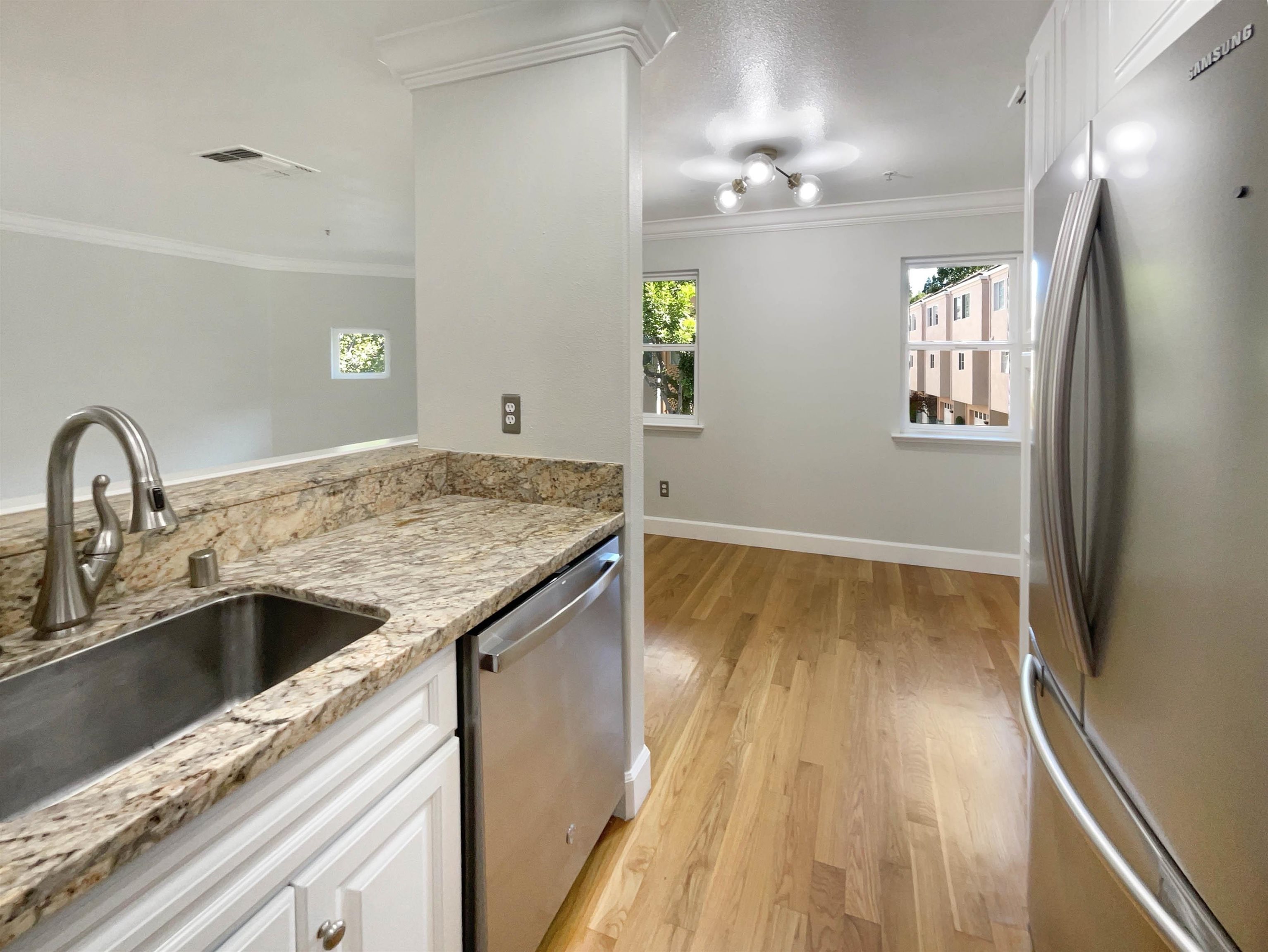 Detail Gallery Image 11 of 16 For 991 Asilomar Ter #1,  Sunnyvale,  CA 94086 - 3 Beds | 2 Baths
