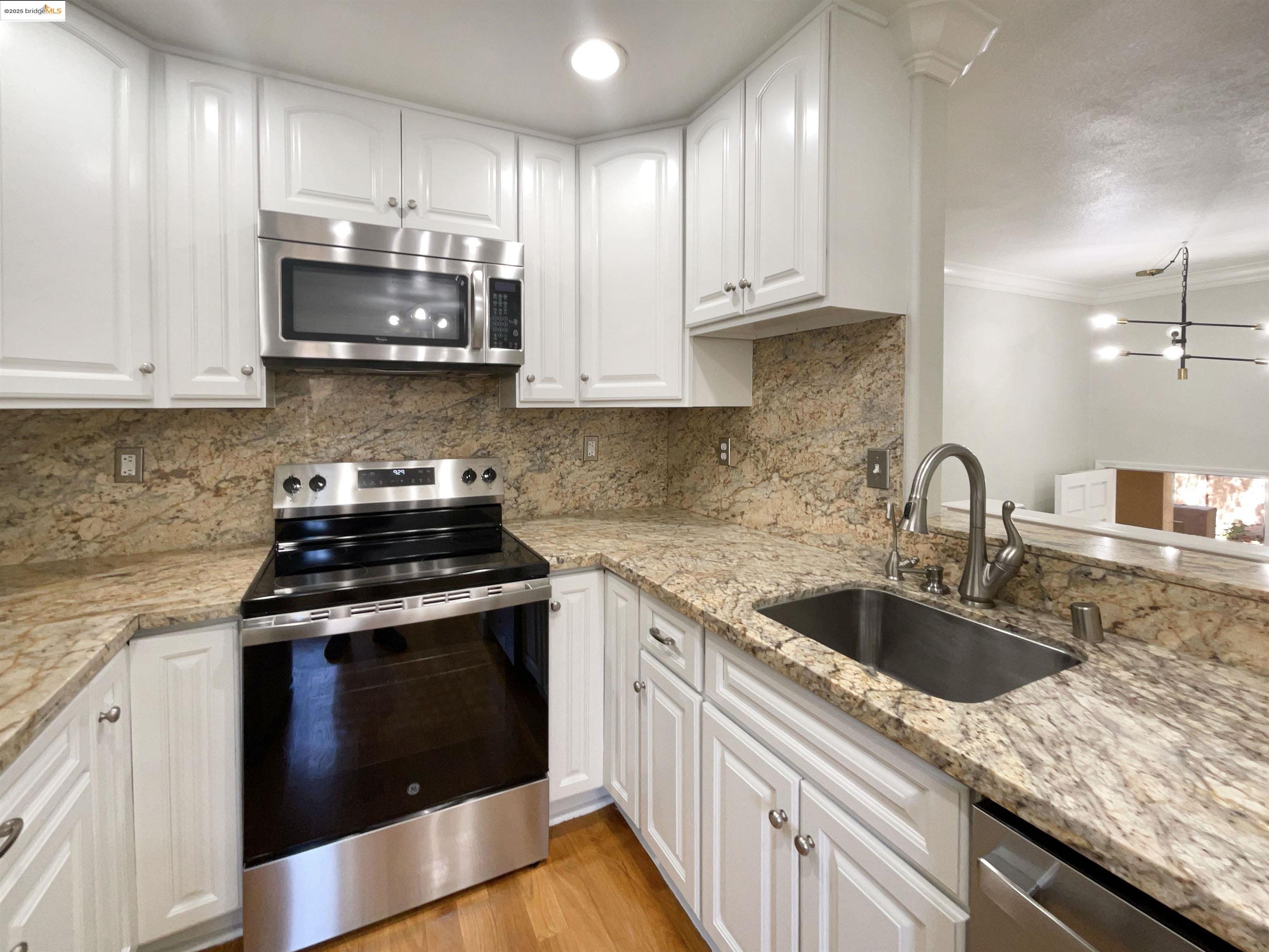 Detail Gallery Image 14 of 20 For 991 Asilomar Ter #1,  Sunnyvale,  CA 94086 - 3 Beds | 2 Baths