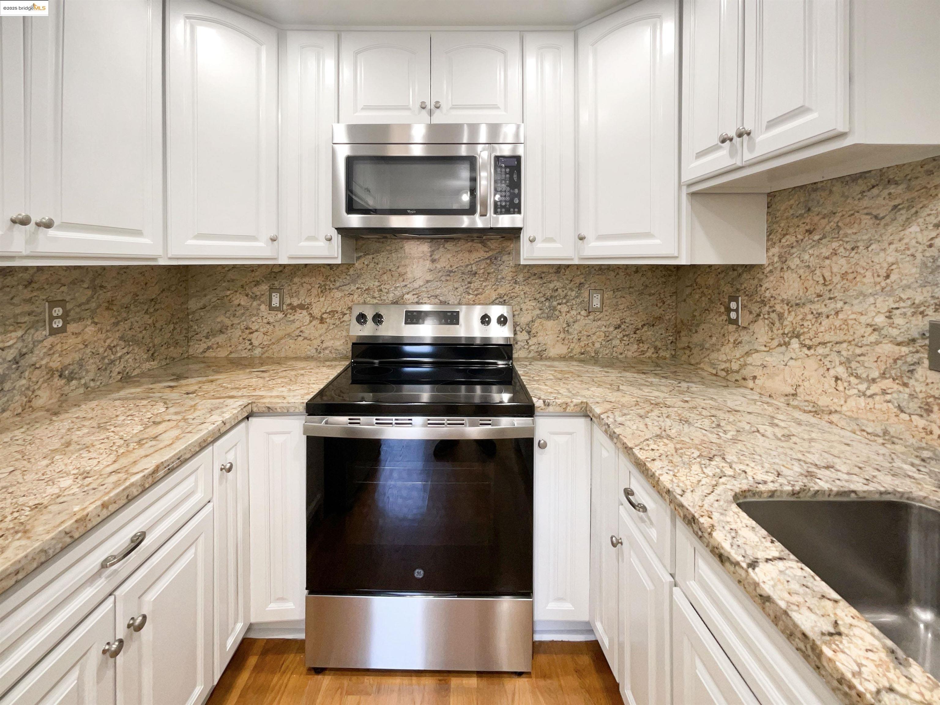 Detail Gallery Image 7 of 20 For 991 Asilomar Ter #1,  Sunnyvale,  CA 94086 - 3 Beds | 2 Baths