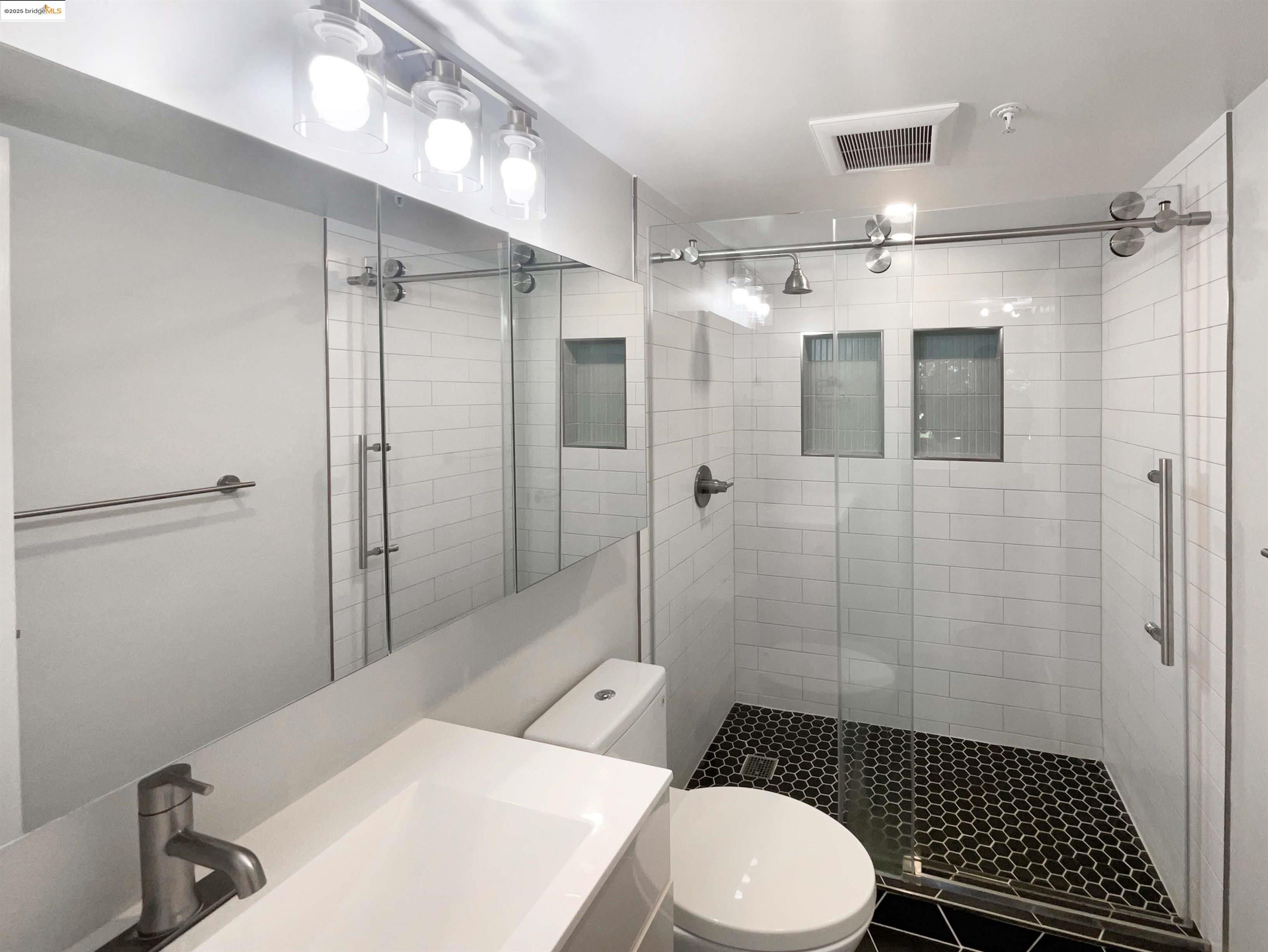 Detail Gallery Image 8 of 20 For 991 Asilomar Ter #1,  Sunnyvale,  CA 94086 - 3 Beds | 2 Baths