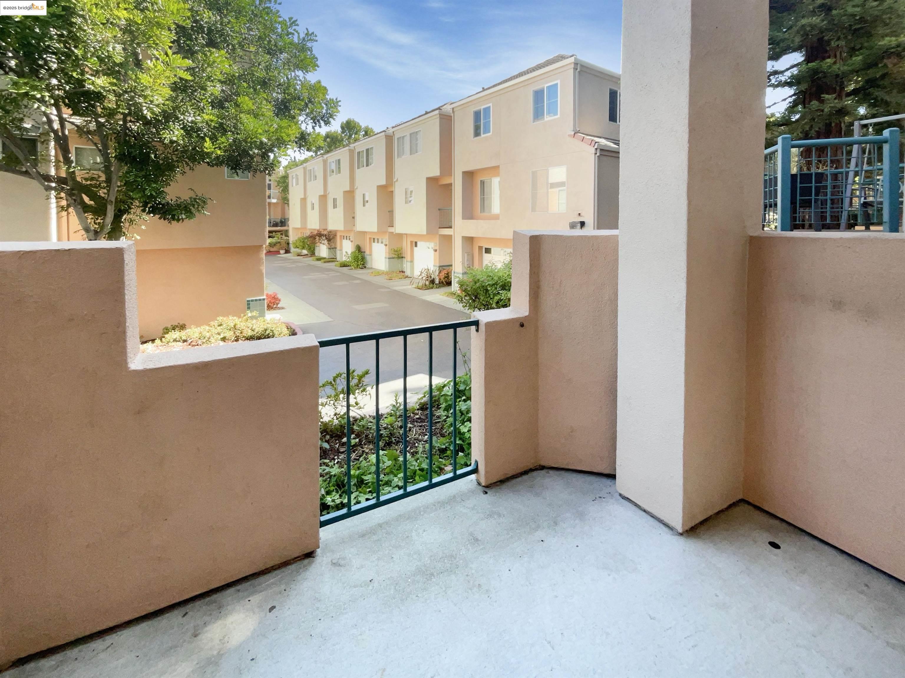 Detail Gallery Image 9 of 20 For 991 Asilomar Ter #1,  Sunnyvale,  CA 94086 - 3 Beds | 2 Baths