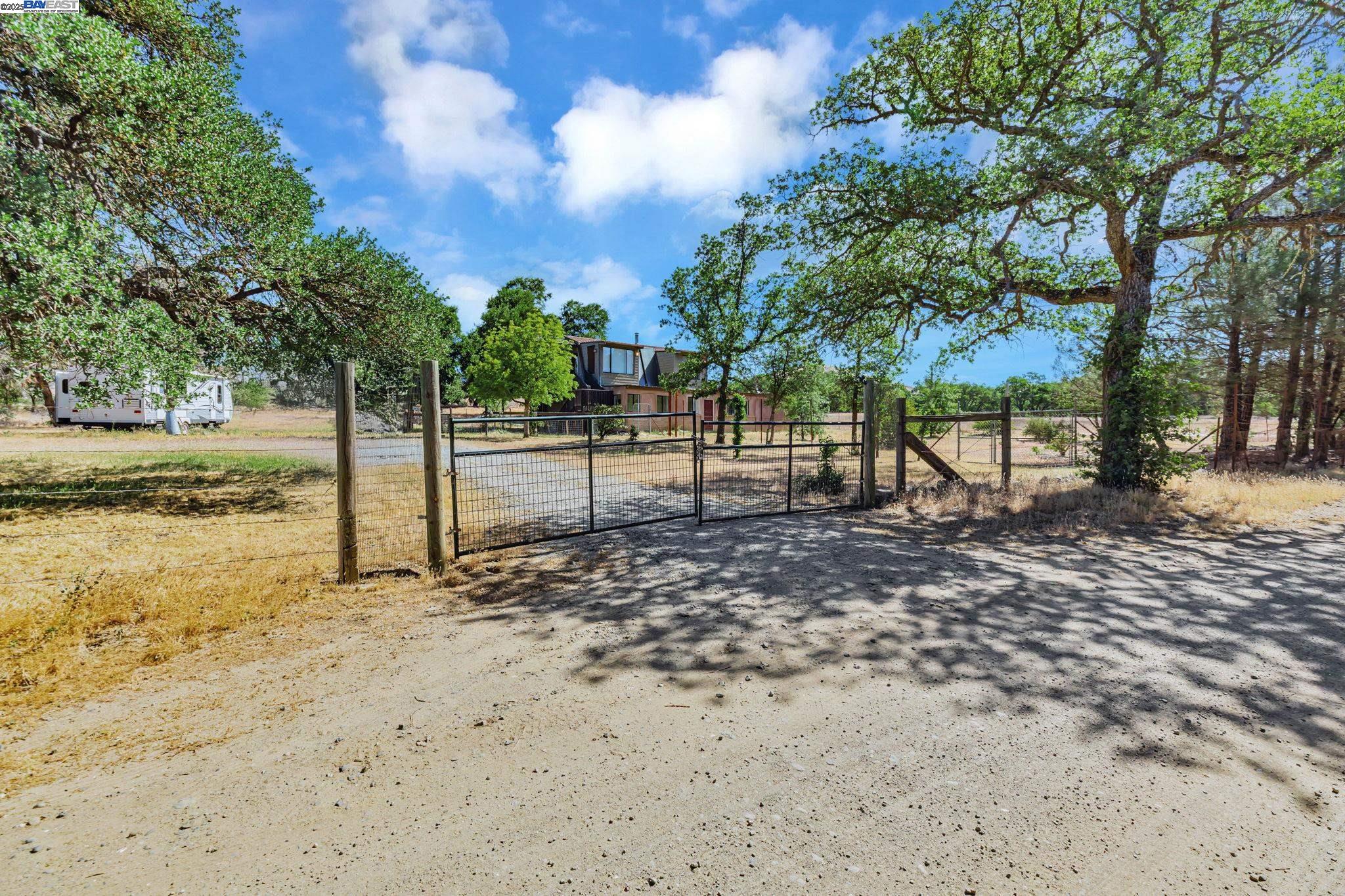 Detail Gallery Image 2 of 60 For 20104 Panoche Road, Paicines,  CA 95043 - 2 Beds | 2 Baths