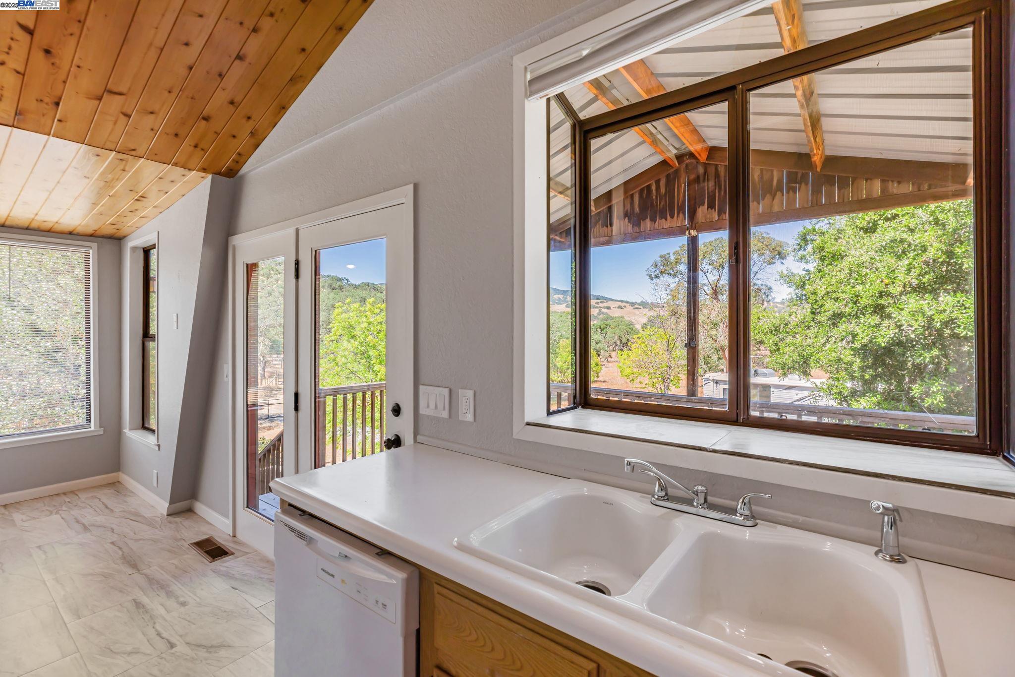 Detail Gallery Image 14 of 60 For 20104 Panoche Road, Paicines,  CA 95043 - 2 Beds | 2 Baths