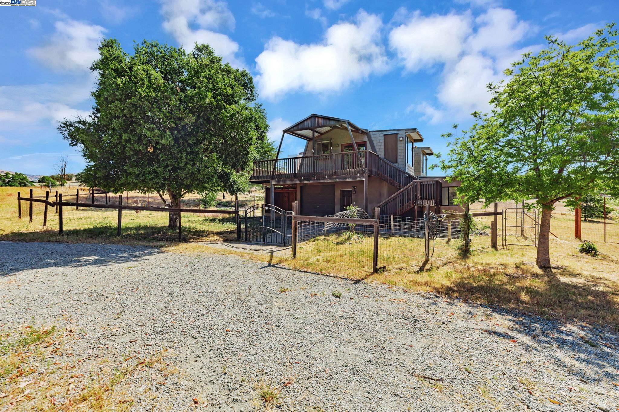 Detail Gallery Image 4 of 60 For 20104 Panoche Road, Paicines,  CA 95043 - 2 Beds | 2 Baths