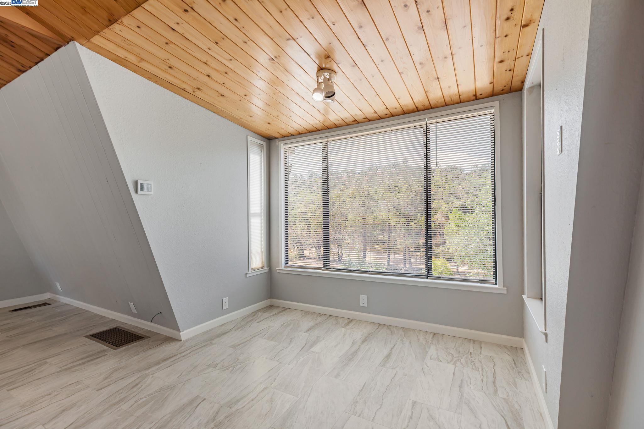 Detail Gallery Image 7 of 60 For 20104 Panoche Road, Paicines,  CA 95043 - 2 Beds | 2 Baths