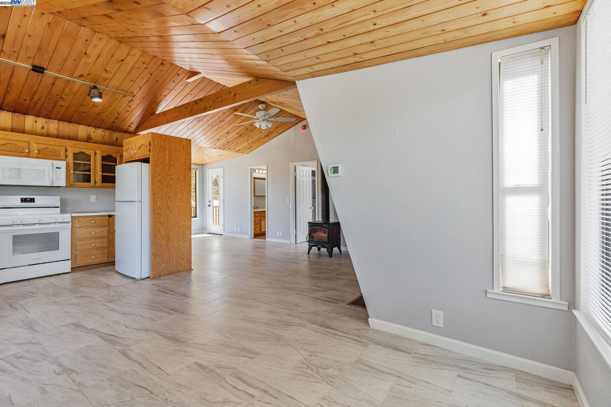 Detail Gallery Image 8 of 60 For 20104 Panoche Road, Paicines,  CA 95043 - 2 Beds | 2 Baths