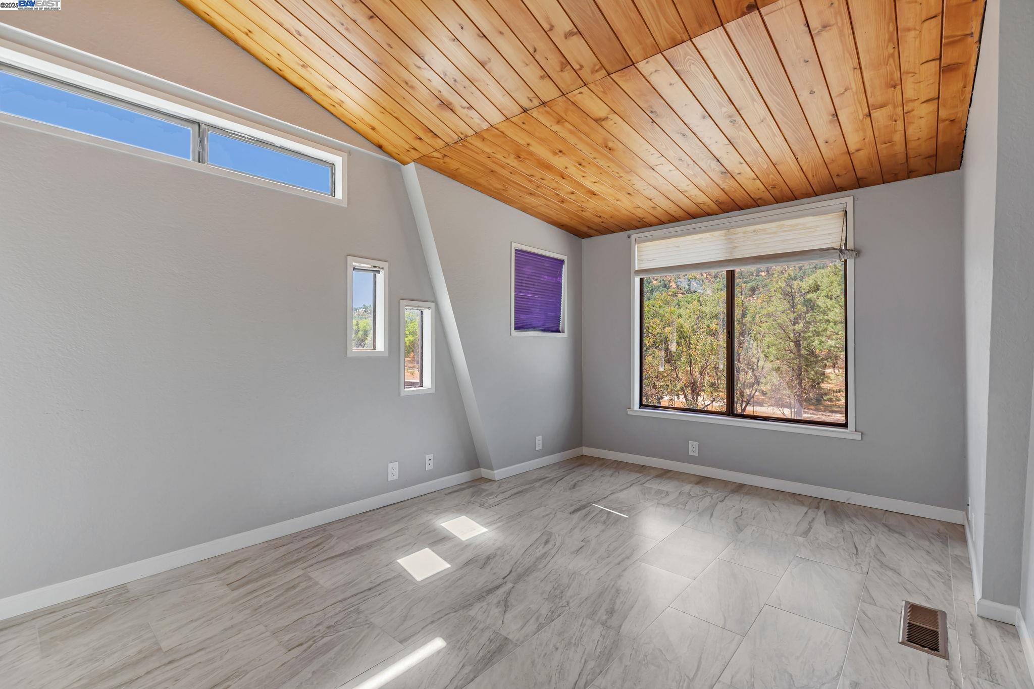 Detail Gallery Image 10 of 60 For 20104 Panoche Road, Paicines,  CA 95043 - 2 Beds | 2 Baths