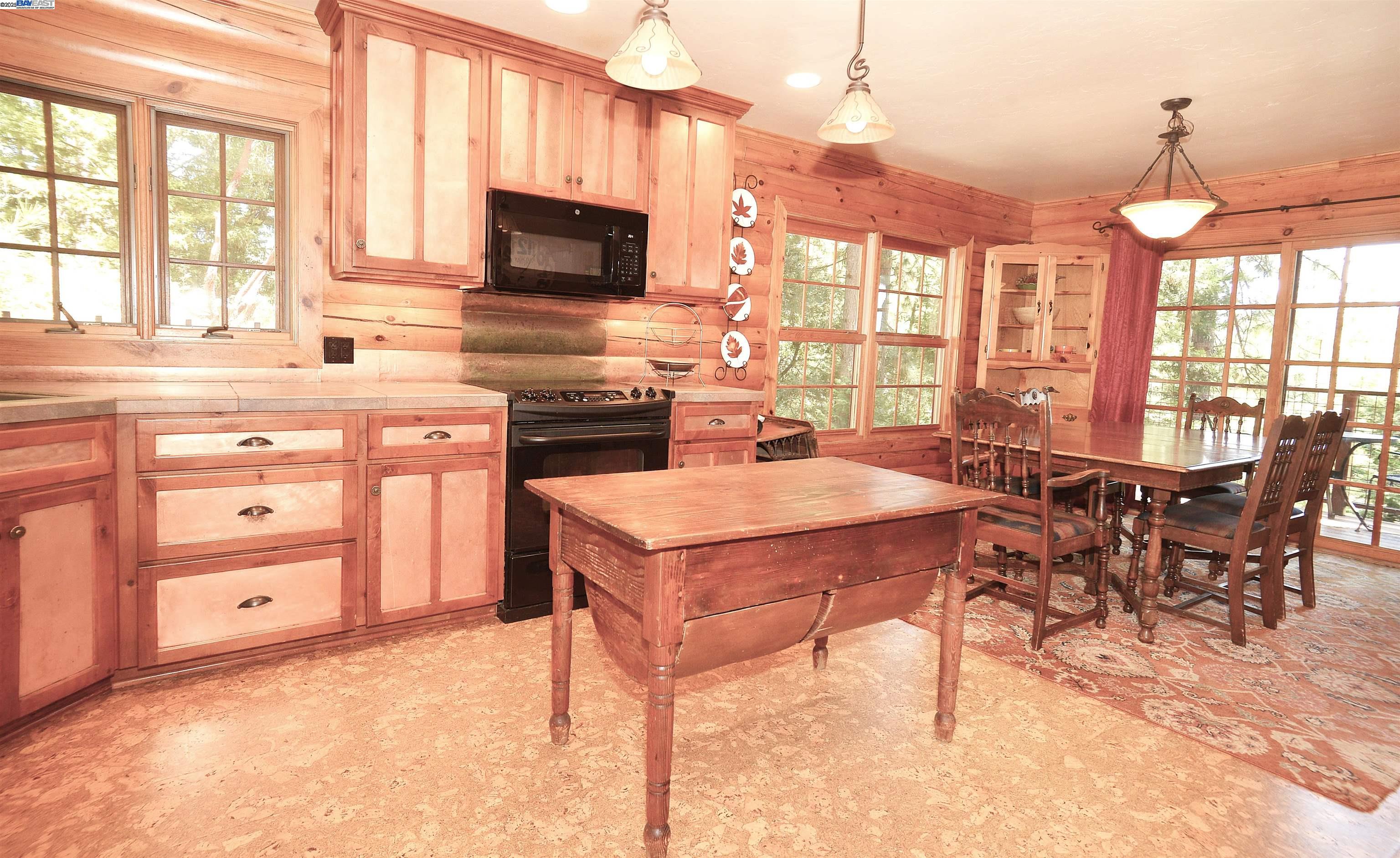 Detail Gallery Image 9 of 54 For 14068 Gas Canyon Rd, Nevada City,  CA 95959 - 3 Beds | 3 Baths