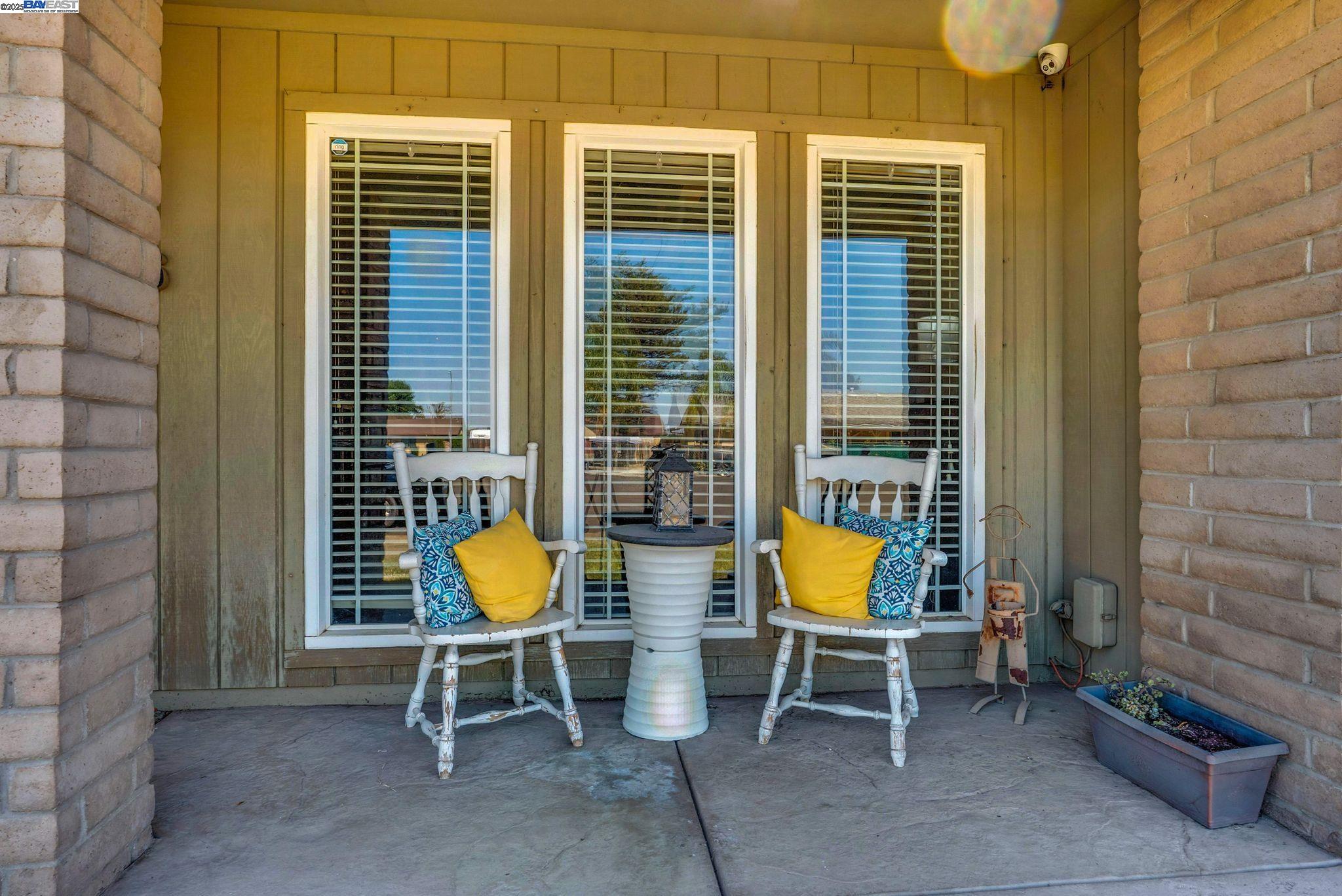 Detail Gallery Image 3 of 43 For 6236 Choctaw Ct, Manteca,  CA 95336 - 4 Beds | 2 Baths