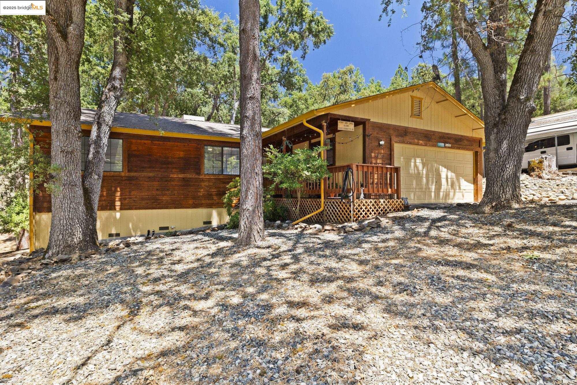 Detail Gallery Image 3 of 60 For 19555 Ferretti, Groveland,  CA 95321-9370 - 3 Beds | 2 Baths