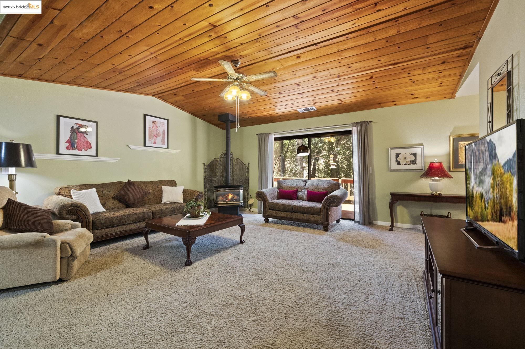 Detail Gallery Image 9 of 60 For 19555 Ferretti, Groveland,  CA 95321-9370 - 3 Beds | 2 Baths