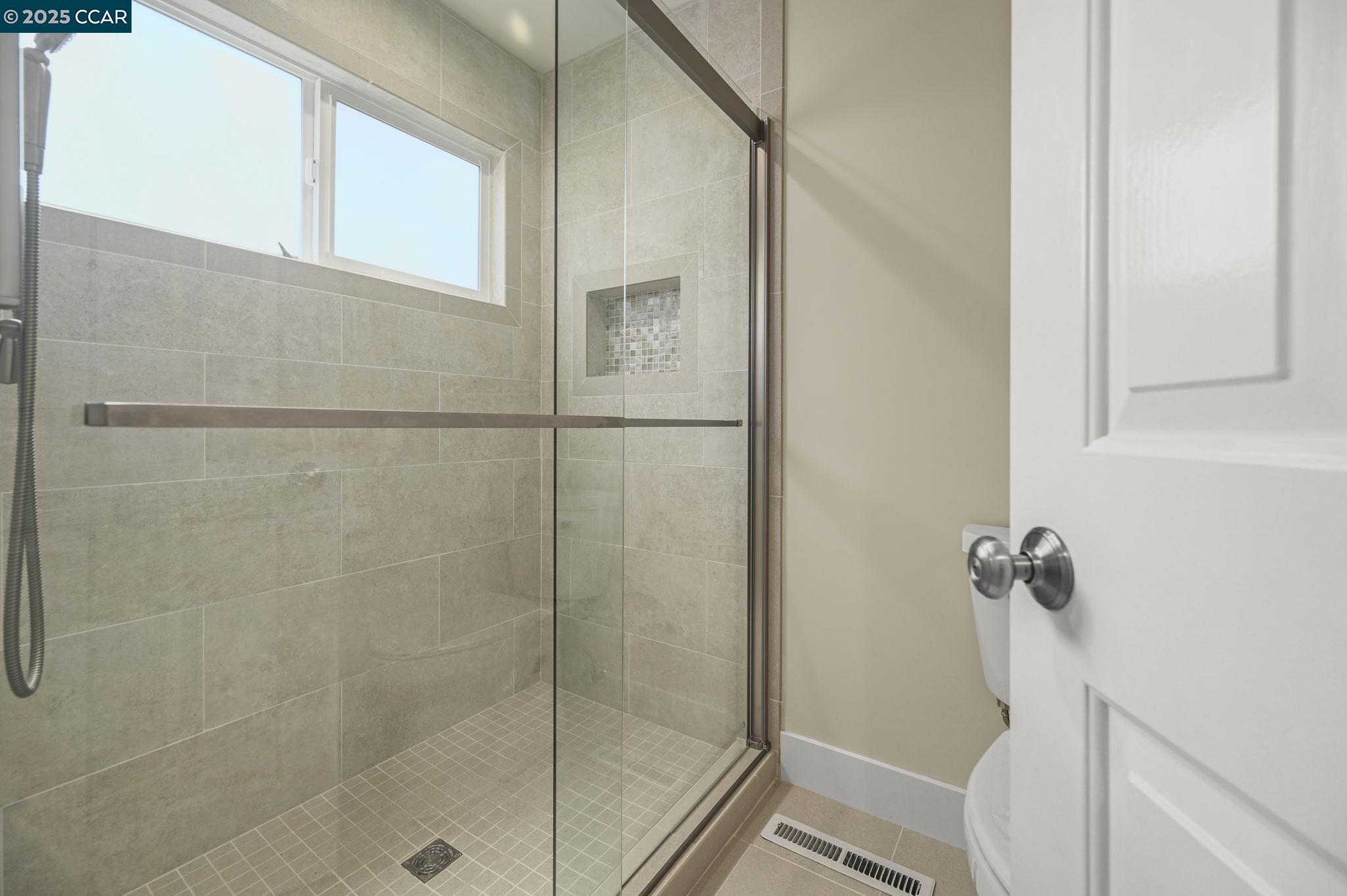 Detail Gallery Image 20 of 53 For 323 Laurel Dr, Danville,  CA 94526 - 4 Beds | 2/1 Baths