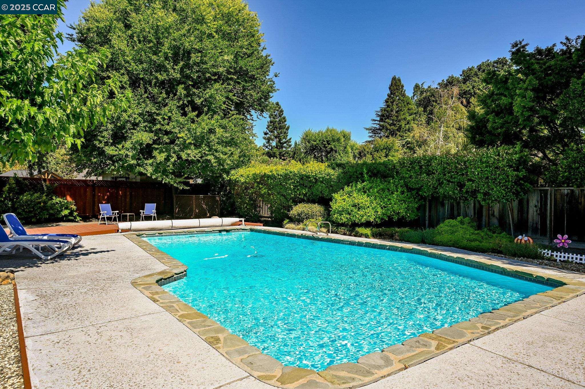 Detail Gallery Image 29 of 53 For 323 Laurel Dr, Danville,  CA 94526 - 4 Beds | 2/1 Baths