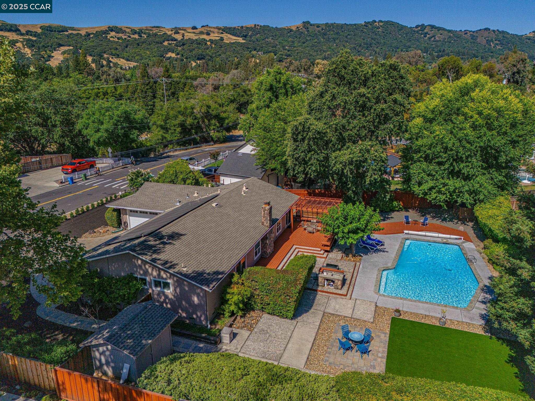 Detail Gallery Image 32 of 53 For 323 Laurel Dr, Danville,  CA 94526 - 4 Beds | 2/1 Baths