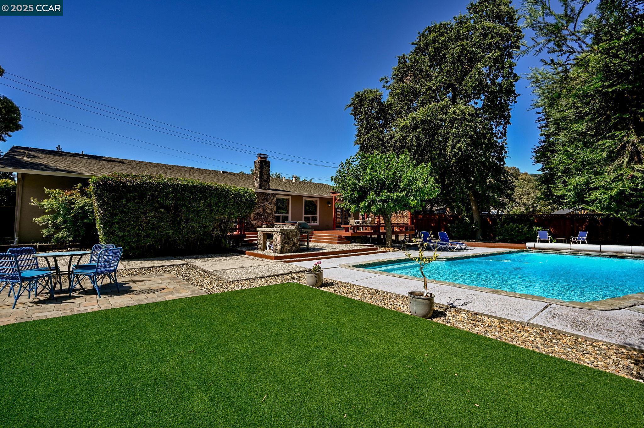 Detail Gallery Image 34 of 53 For 323 Laurel Dr, Danville,  CA 94526 - 4 Beds | 2/1 Baths
