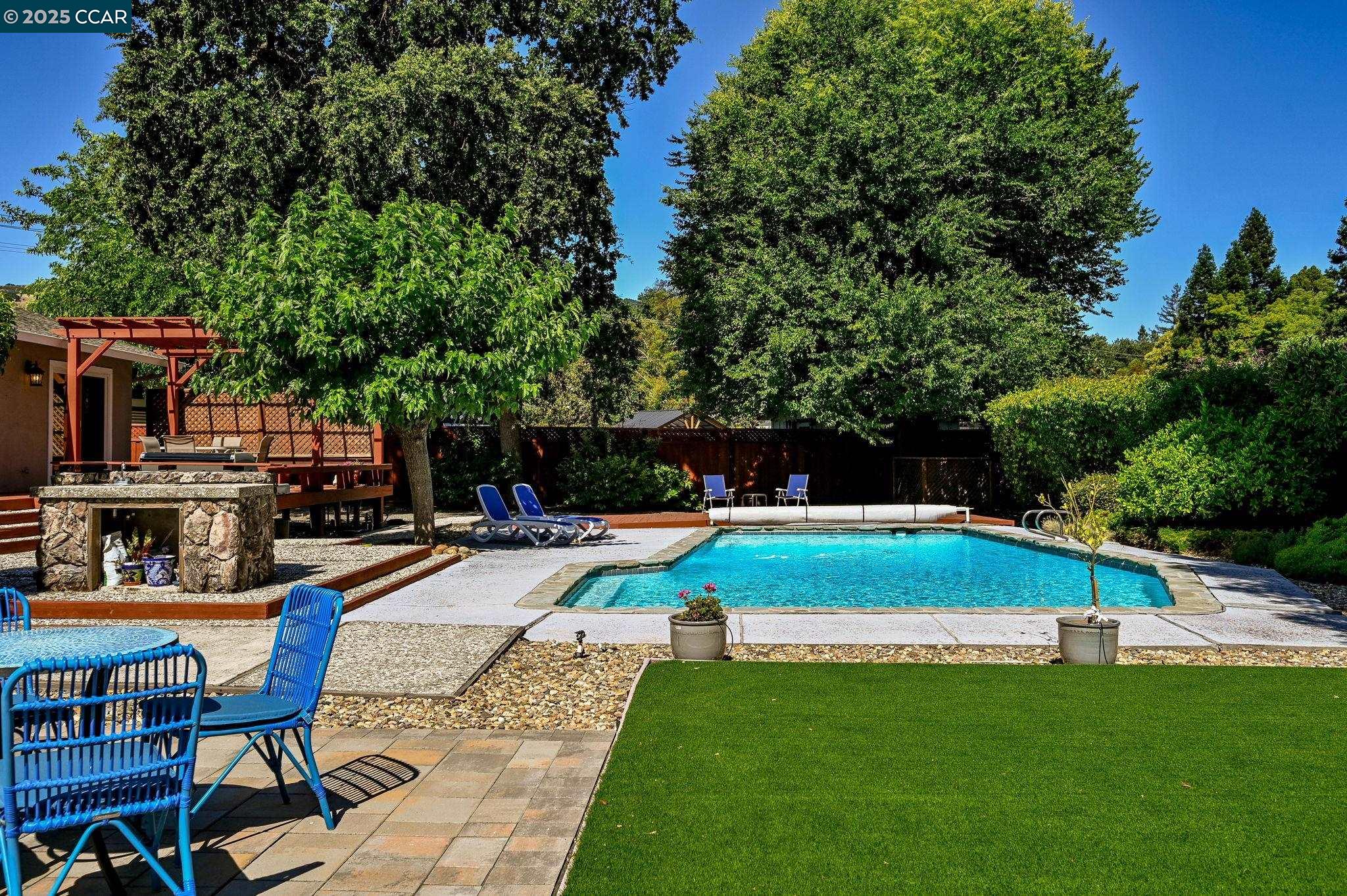 Detail Gallery Image 35 of 53 For 323 Laurel Dr, Danville,  CA 94526 - 4 Beds | 2/1 Baths