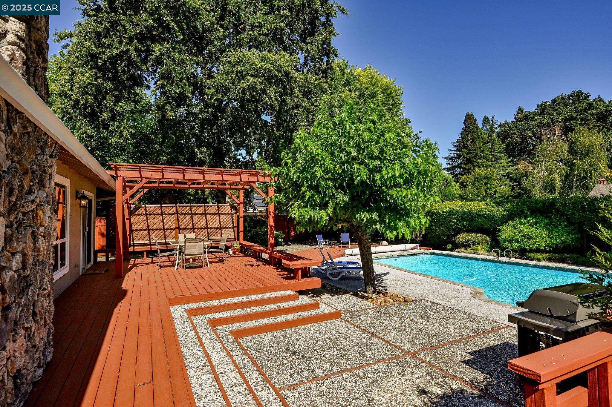 Detail Gallery Image 39 of 53 For 323 Laurel Dr, Danville,  CA 94526 - 4 Beds | 2/1 Baths