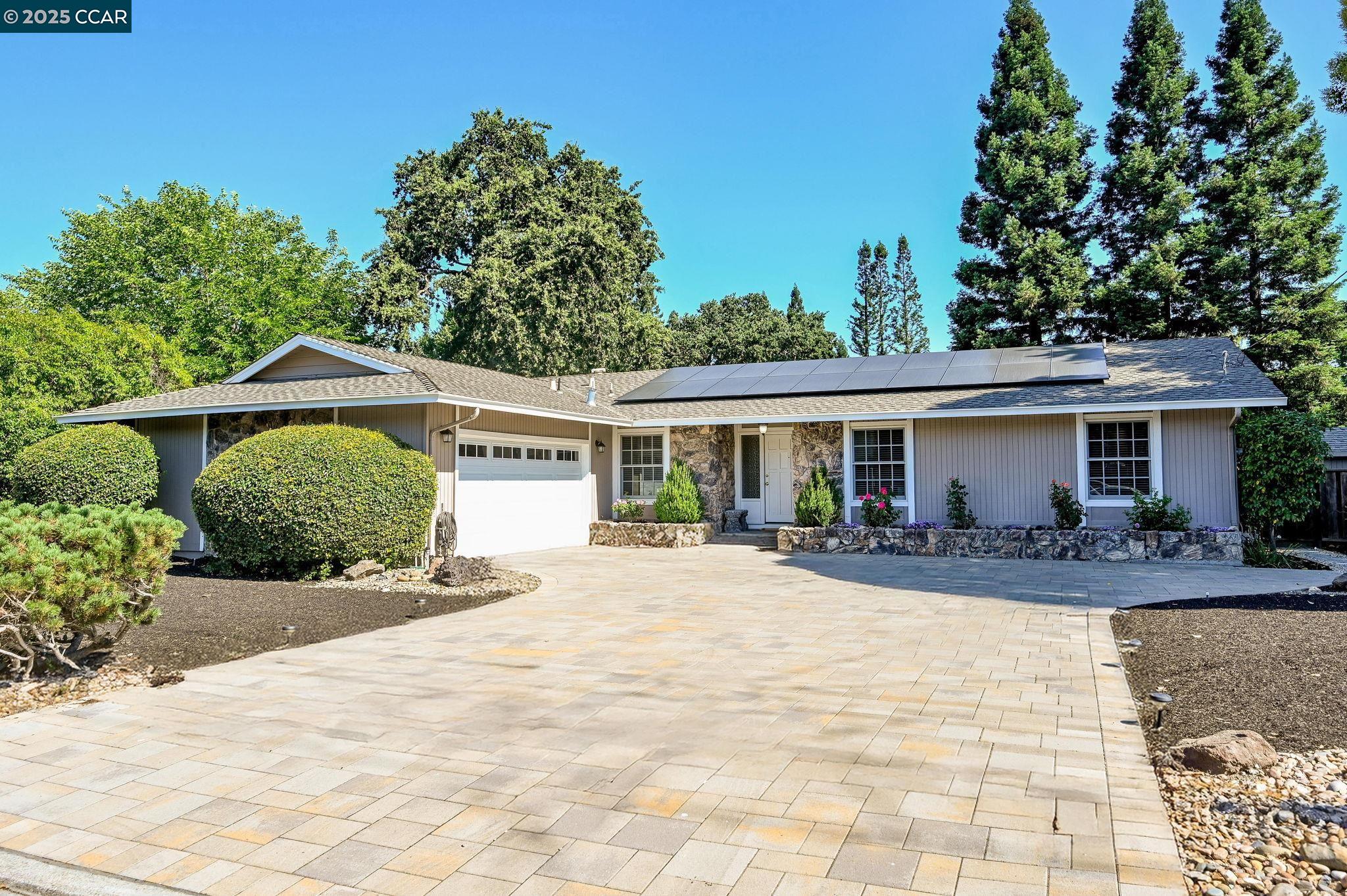 Detail Gallery Image 6 of 53 For 323 Laurel Dr, Danville,  CA 94526 - 4 Beds | 2/1 Baths