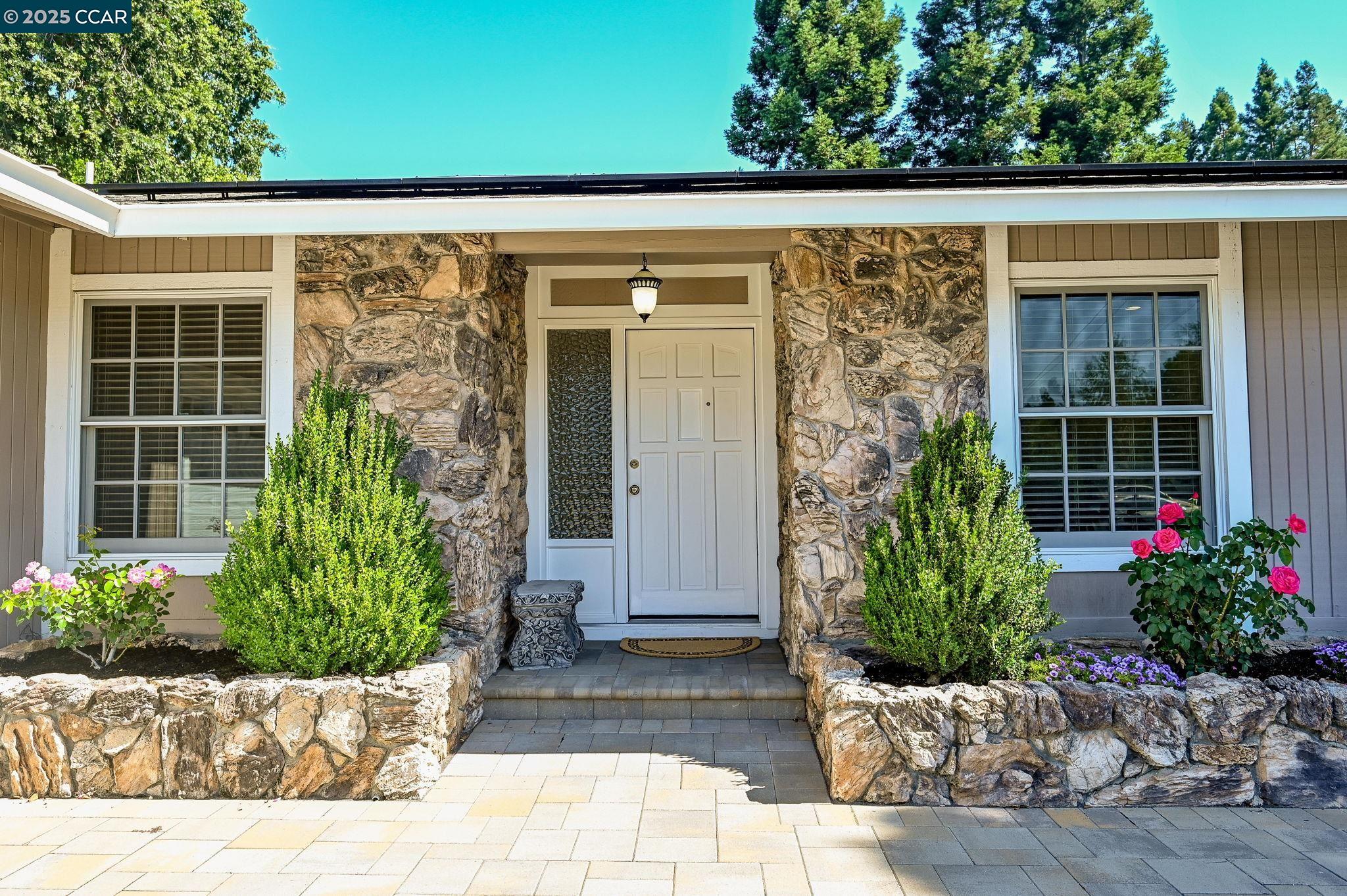 Detail Gallery Image 7 of 53 For 323 Laurel Dr, Danville,  CA 94526 - 4 Beds | 2/1 Baths