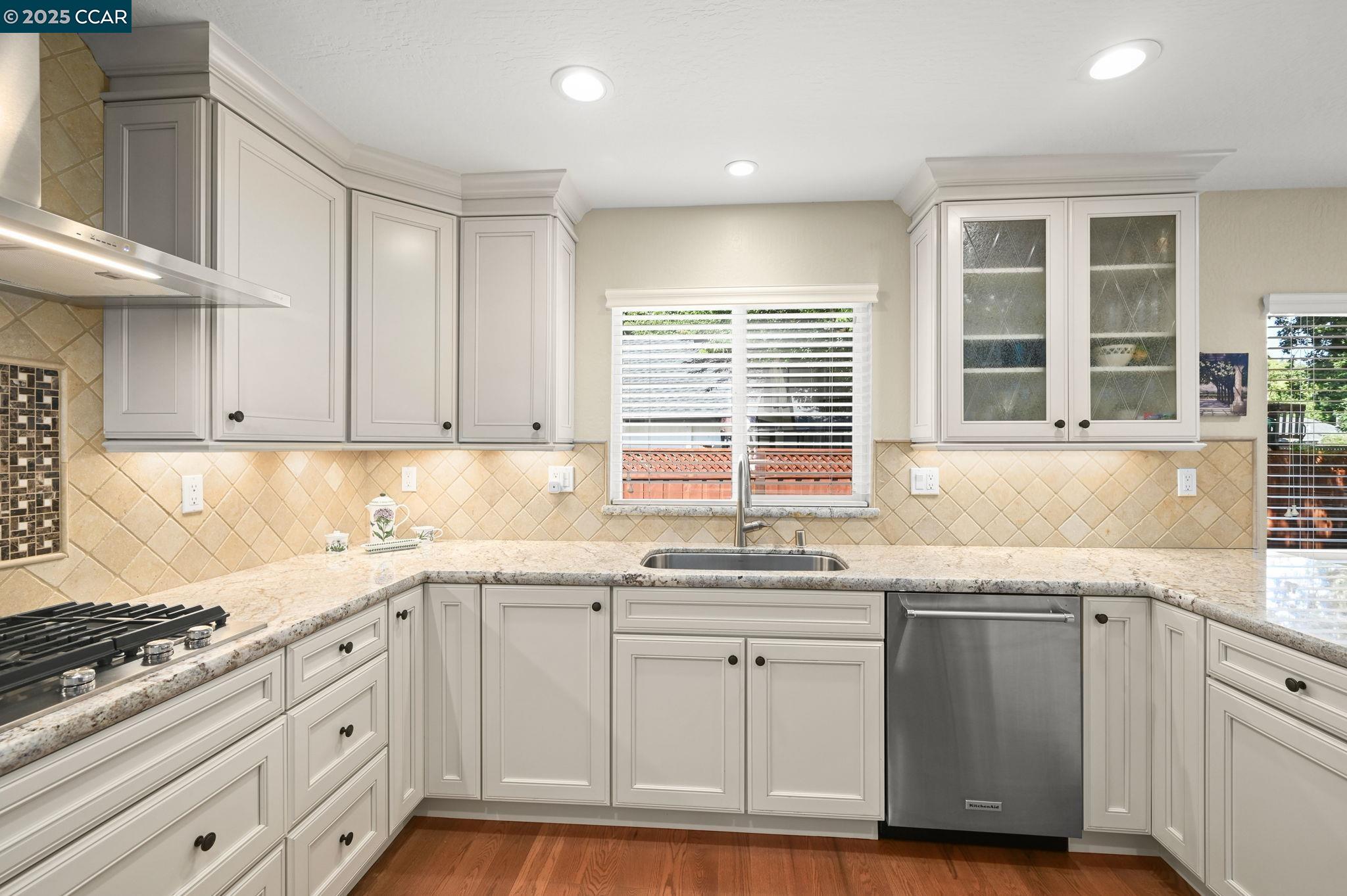Detail Gallery Image 9 of 53 For 323 Laurel Dr, Danville,  CA 94526 - 4 Beds | 2/1 Baths