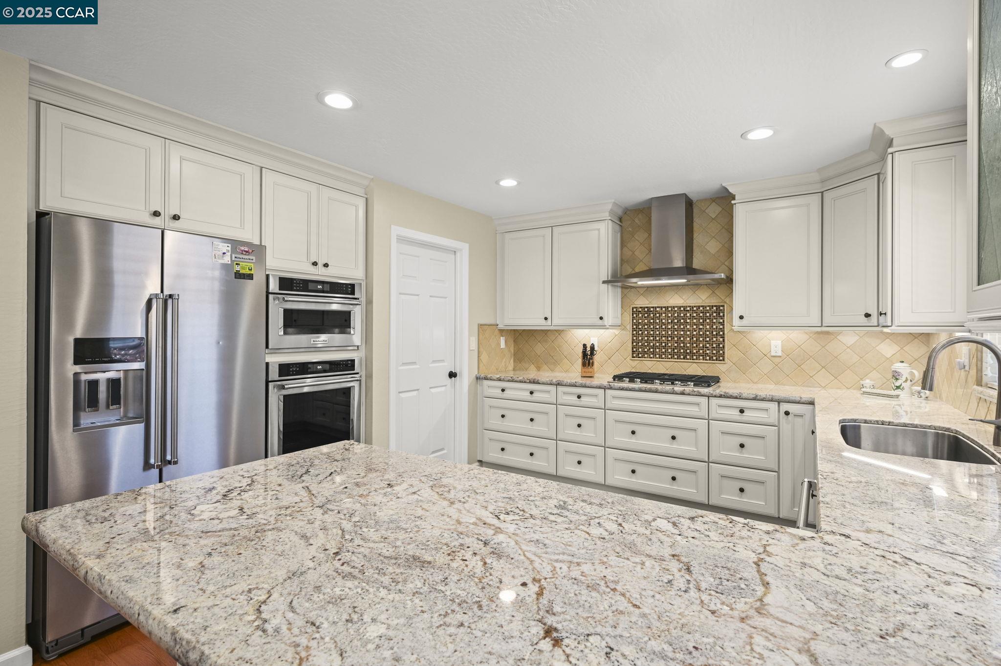 Detail Gallery Image 10 of 53 For 323 Laurel Dr, Danville,  CA 94526 - 4 Beds | 2/1 Baths