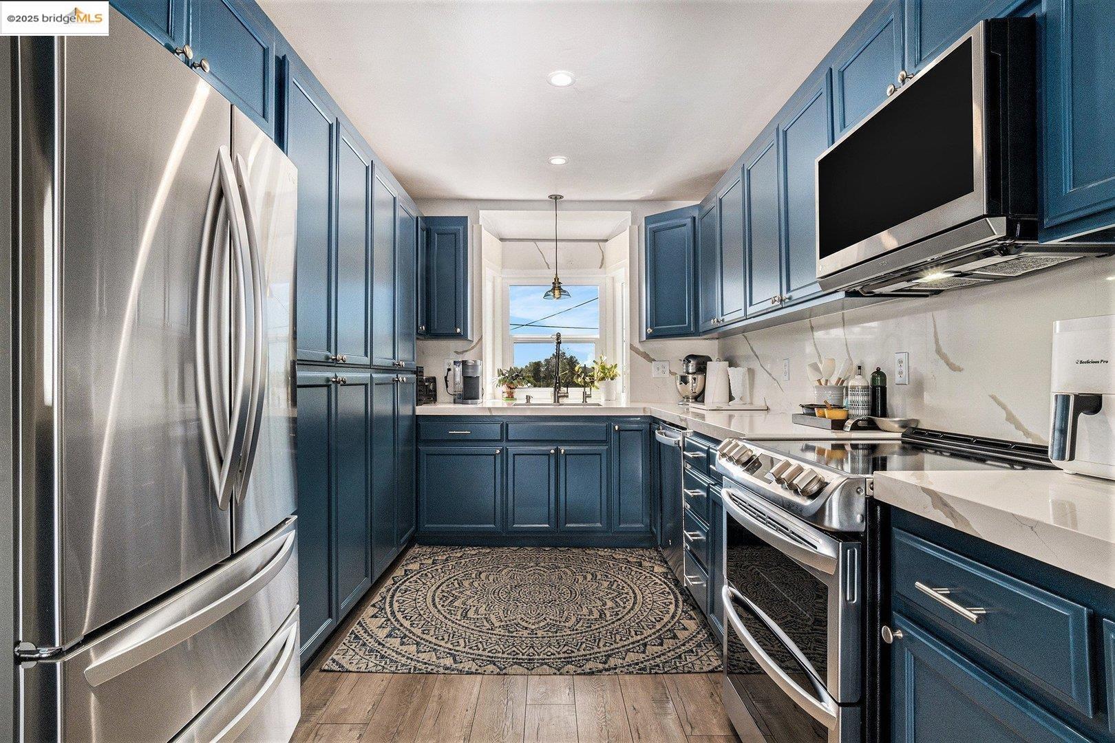 Detail Gallery Image 9 of 33 For 4384 Sandmound Blvd, Oakley,  CA 94561 - 4 Beds | 3 Baths