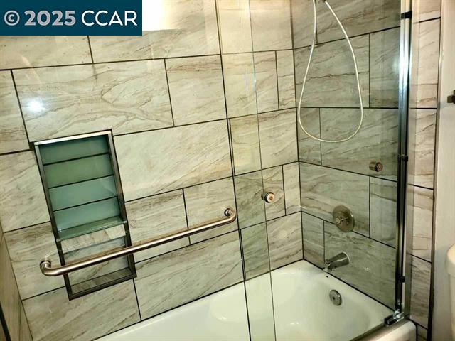 Detail Gallery Image 3 of 7 For 2742 Oak Rd #200,  Walnut Creek,  CA 94597 - 1 Beds | 1 Baths