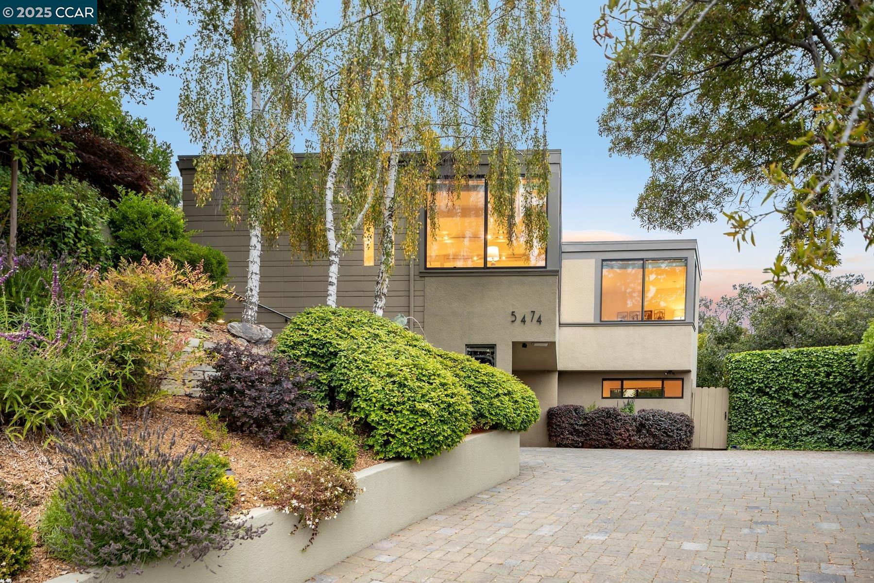 Detail Gallery Image 2 of 34 For 5474 La Salle Ave, Oakland,  CA 94611 - 3 Beds | 2/1 Baths