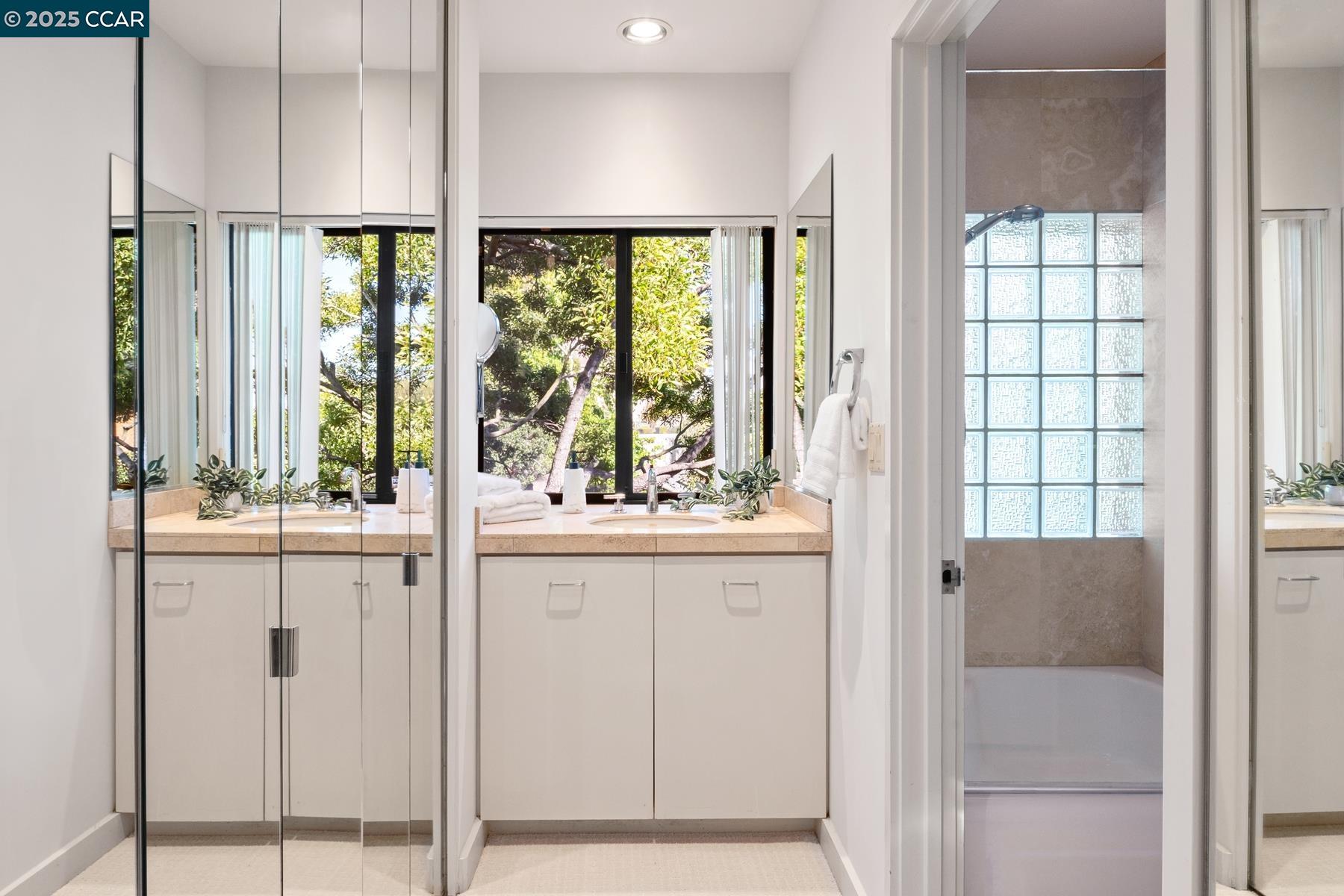 Detail Gallery Image 16 of 34 For 5474 La Salle Ave, Oakland,  CA 94611 - 3 Beds | 2/1 Baths