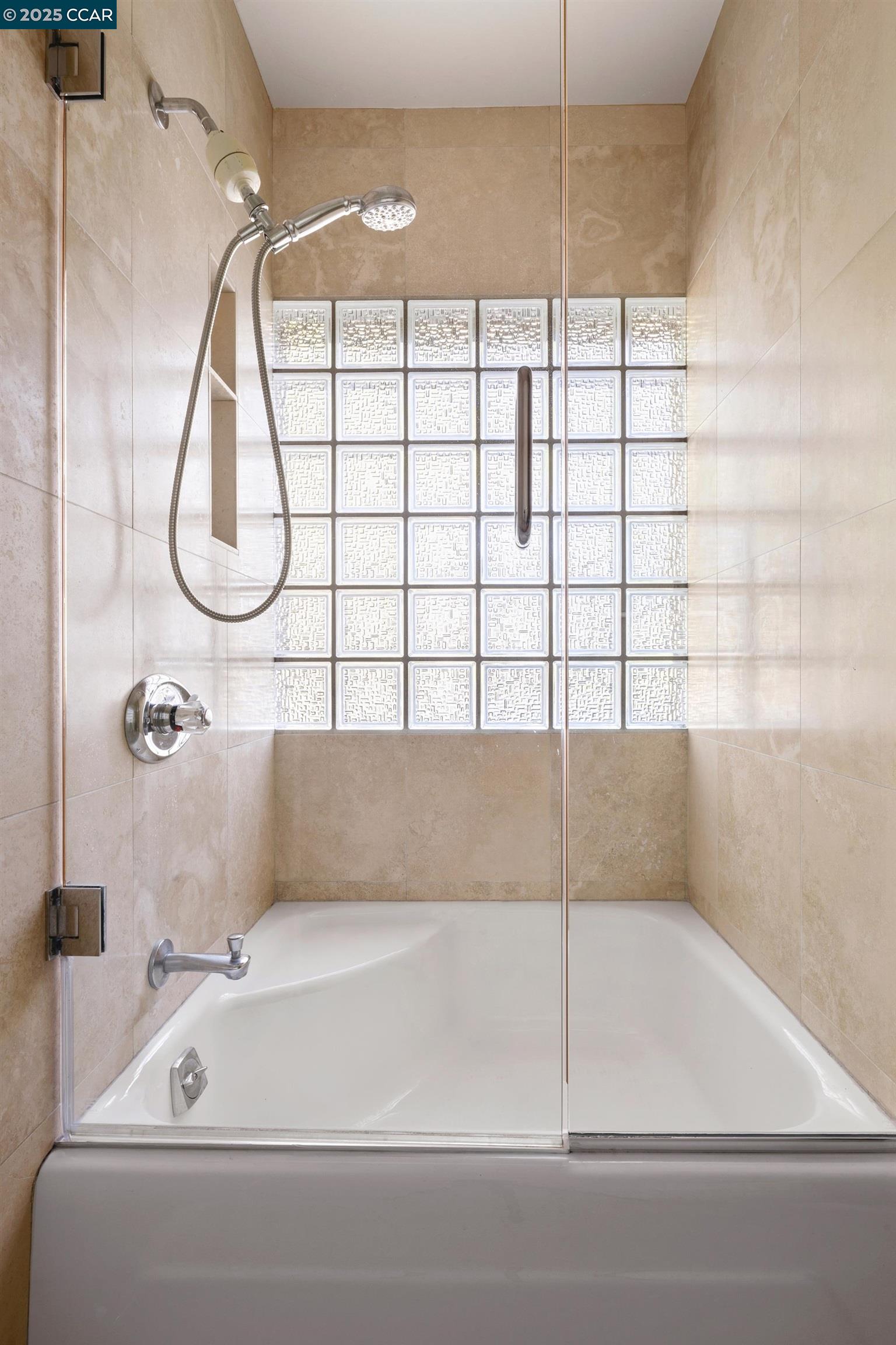 Detail Gallery Image 17 of 34 For 5474 La Salle Ave, Oakland,  CA 94611 - 3 Beds | 2/1 Baths