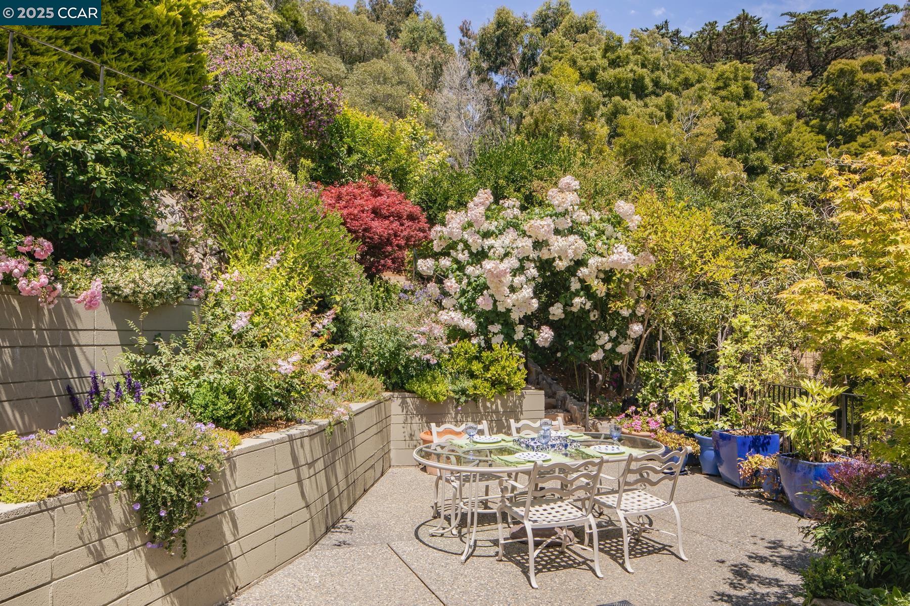 Detail Gallery Image 24 of 34 For 5474 La Salle Ave, Oakland,  CA 94611 - 3 Beds | 2/1 Baths