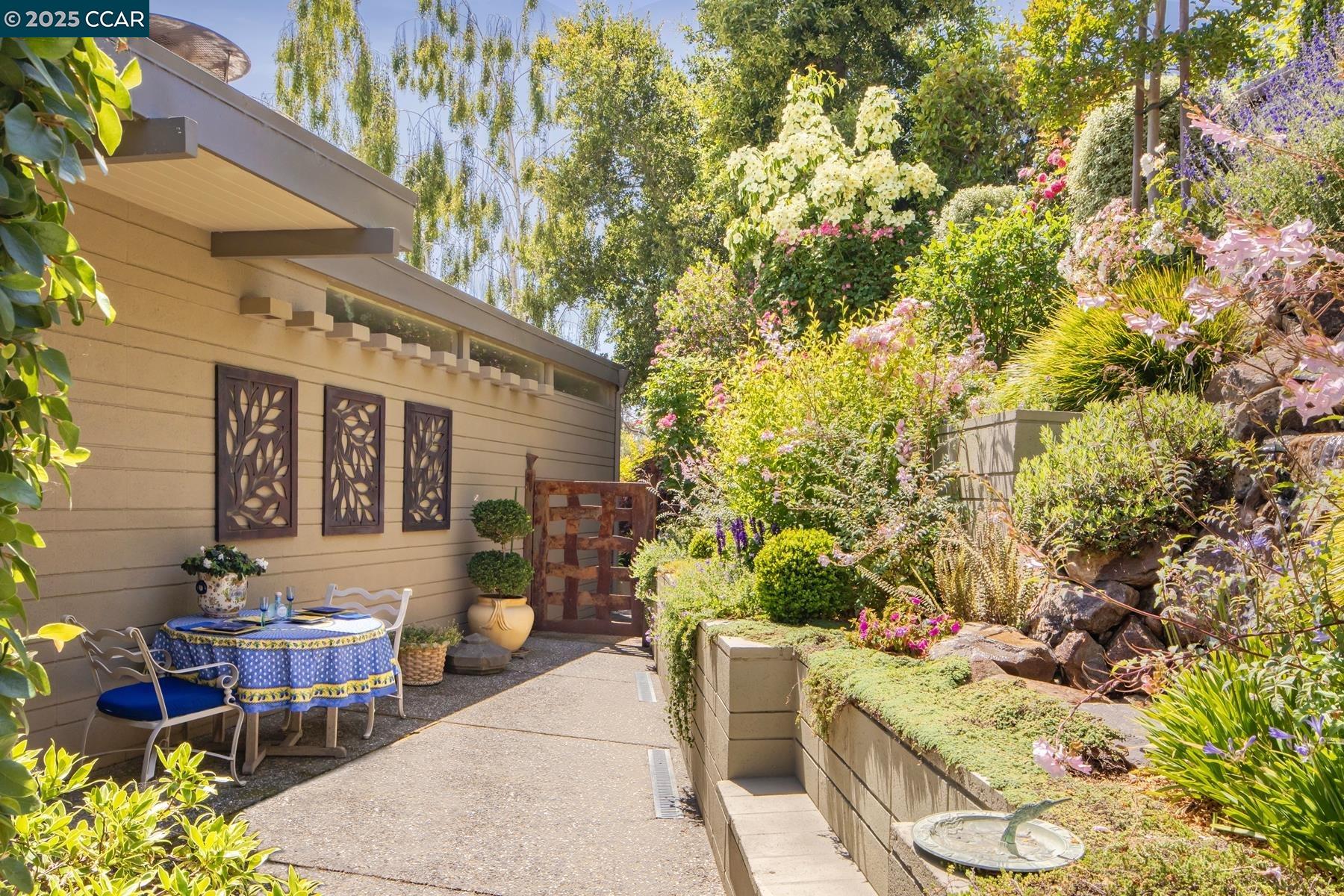 Detail Gallery Image 25 of 34 For 5474 La Salle Ave, Oakland,  CA 94611 - 3 Beds | 2/1 Baths