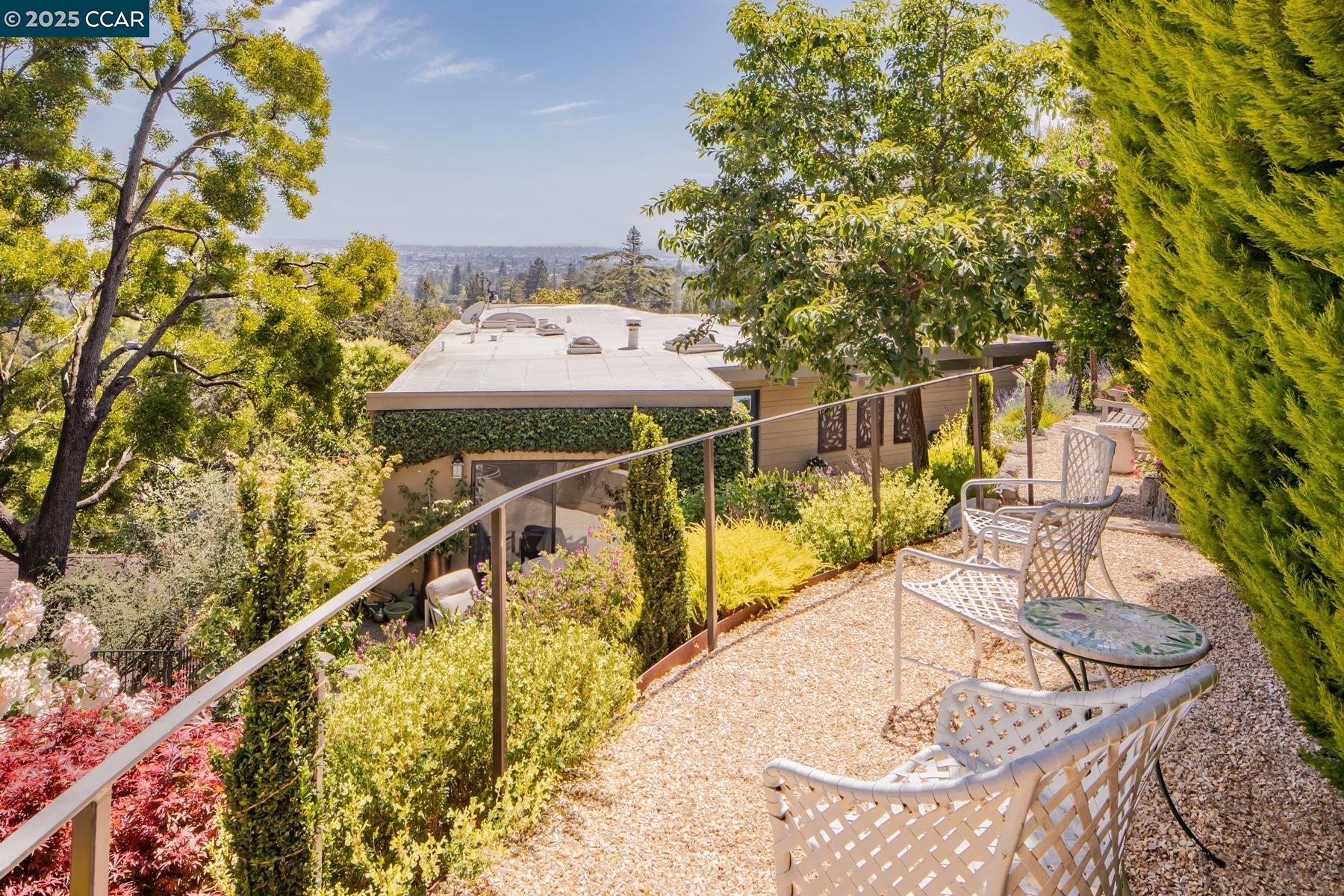Detail Gallery Image 26 of 34 For 5474 La Salle Ave, Oakland,  CA 94611 - 3 Beds | 2/1 Baths